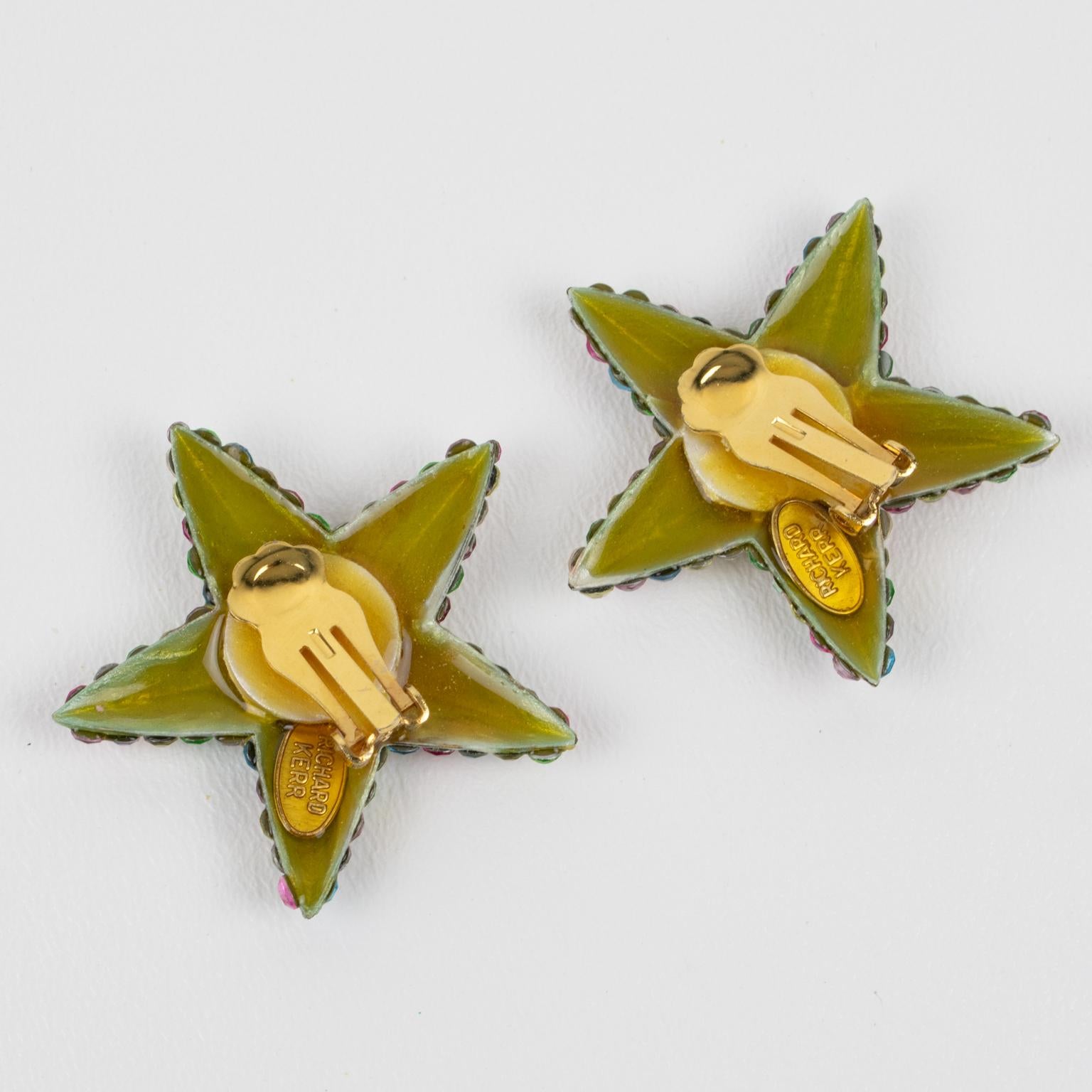 Mehrfarbige pastellfarbene, juwelenbesetzte Stern-Ohrclips von Richard Kerr im Zustand „Hervorragend“ im Angebot in Atlanta, GA