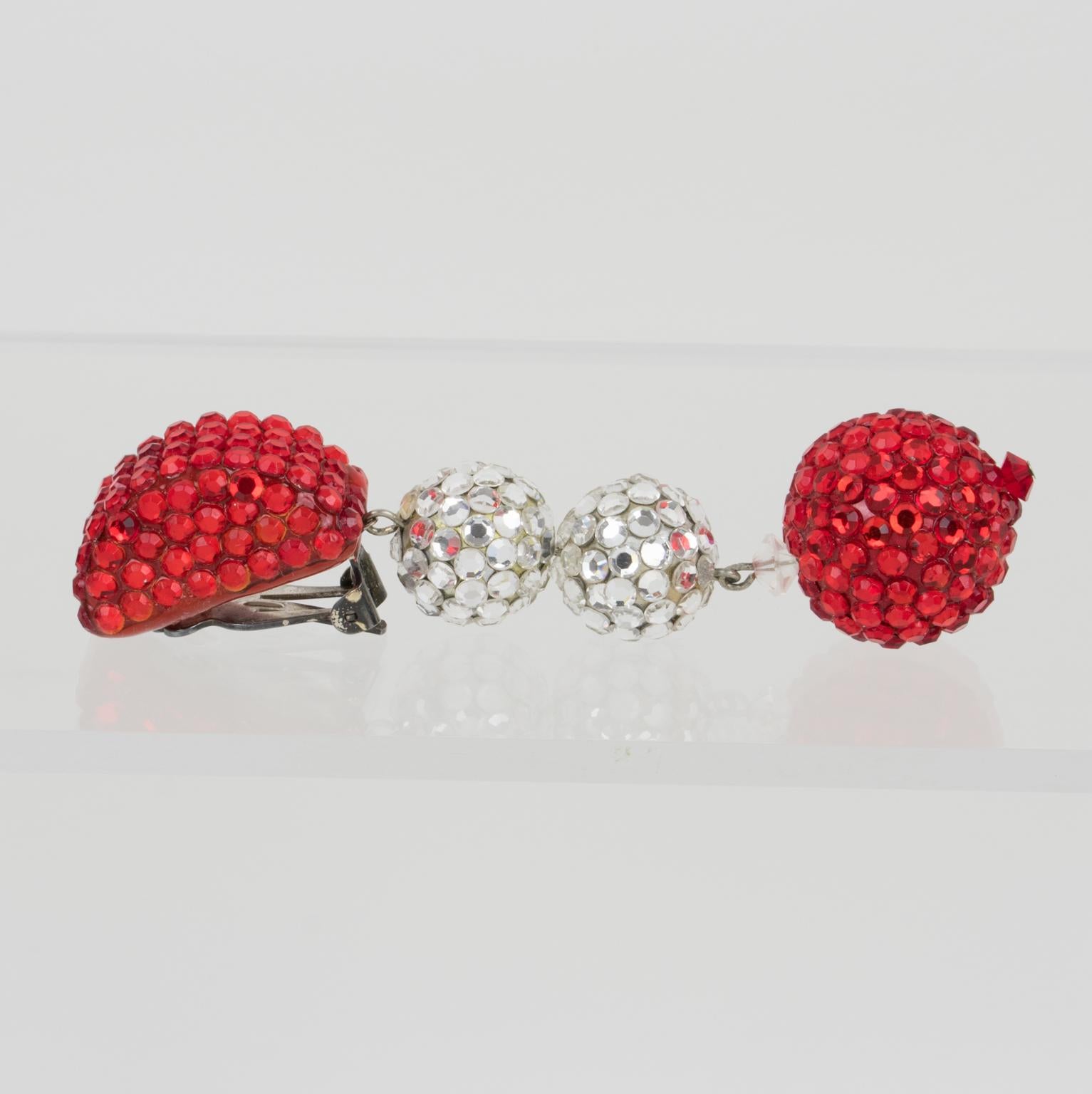 Richard Kerr - Boucles d'oreilles à clip ornées de bijoux rouges et blancs Unisexe en vente