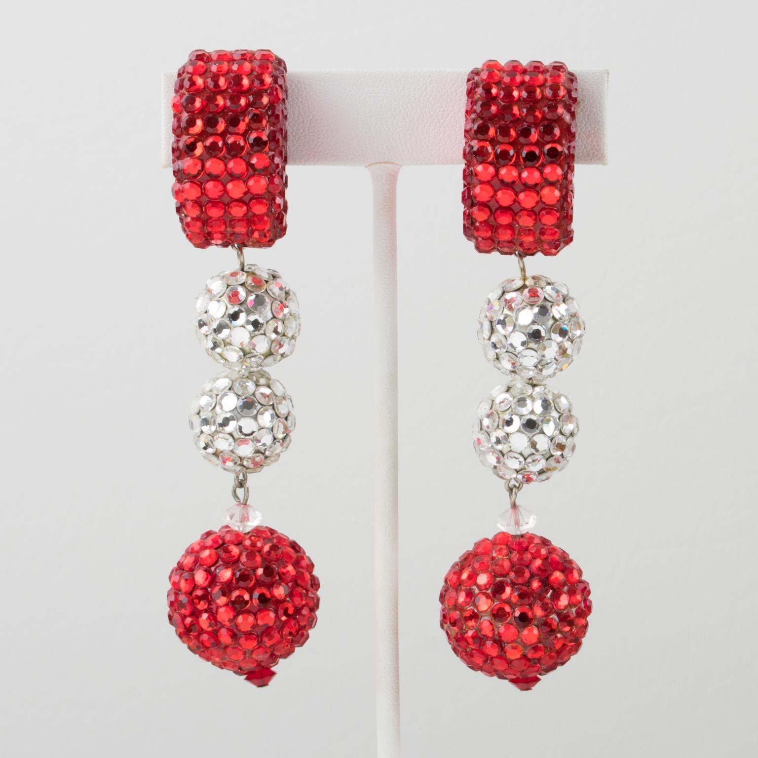 Richard Kerr - Boucles d'oreilles à clip ornées de bijoux rouges et blancs en vente 1