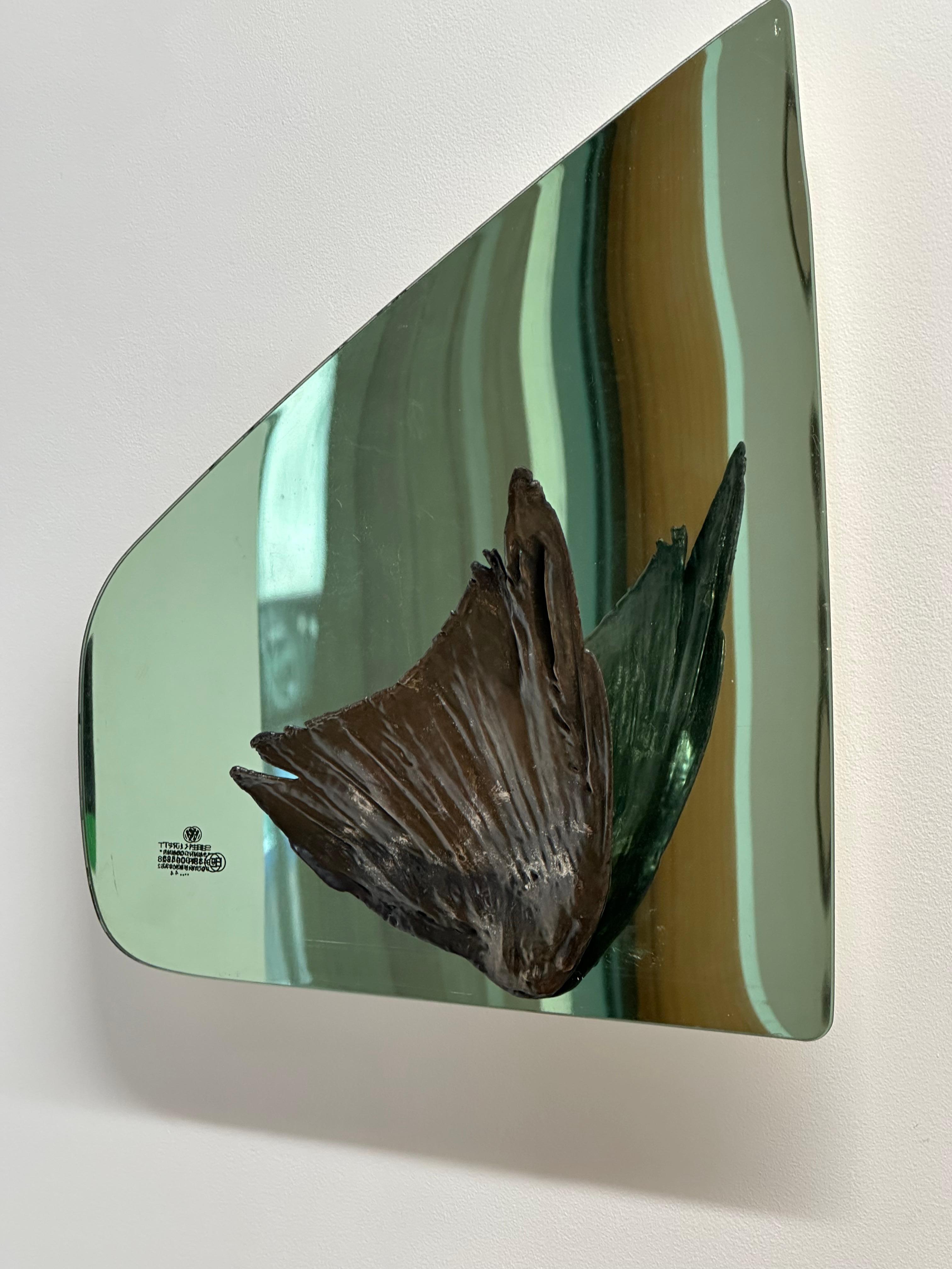 Saint Gobain VW - Verspiegelte Glaswand-Skulptur Weißgold Fenster Kupferflügel (Zeitgenössisch), Sculpture, von Richard Klein