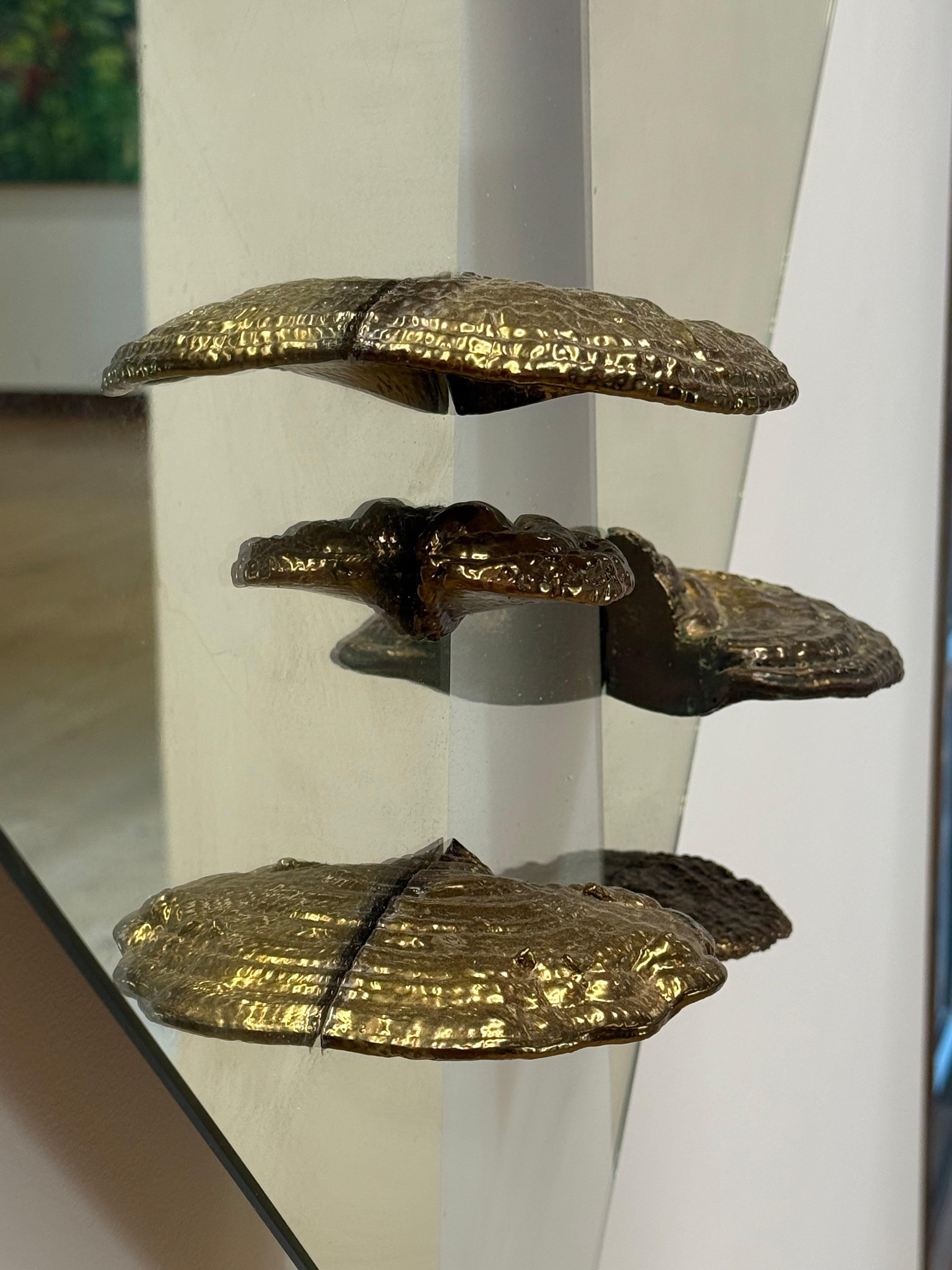 Vanishing Point - Verspiegelte Glas-Wandskulptur Verkupferter Pilz, 2023 im Angebot 1