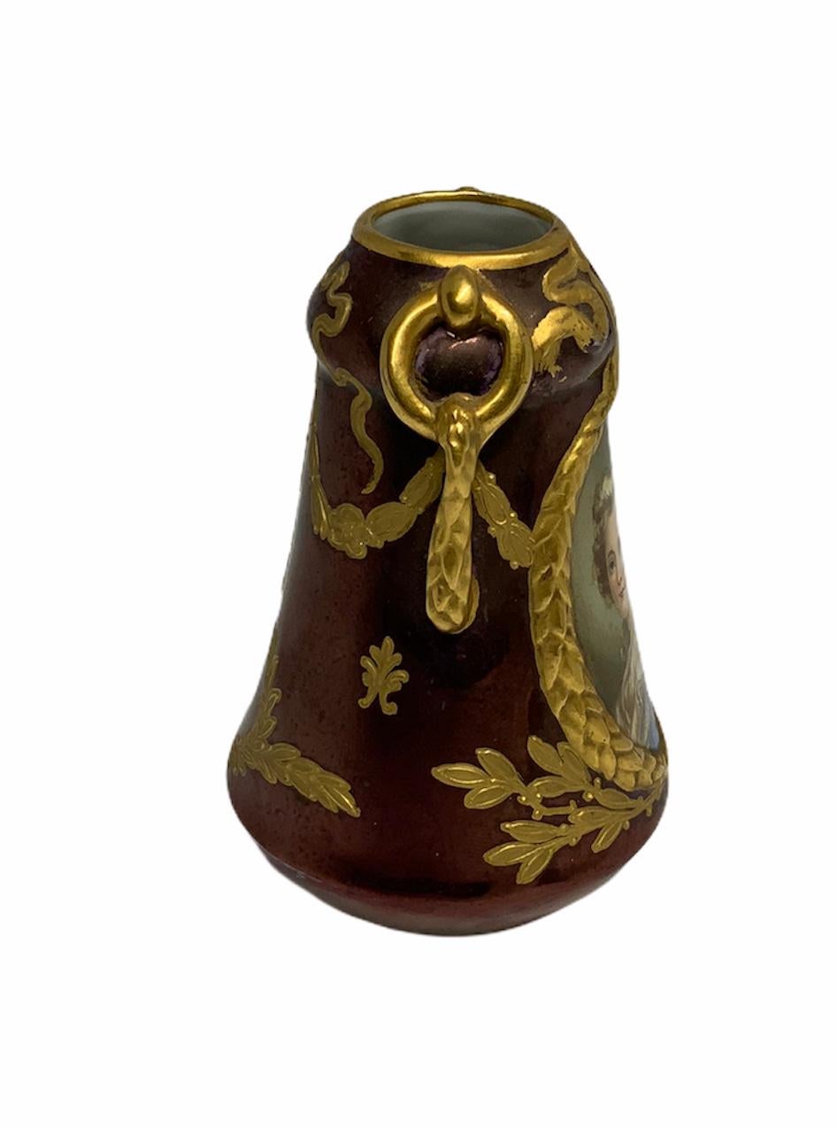 Stile impero Richard Klemm Dresden Porcelain in miniatura Vaso da armadio con ritratto di Antonietta in vendita