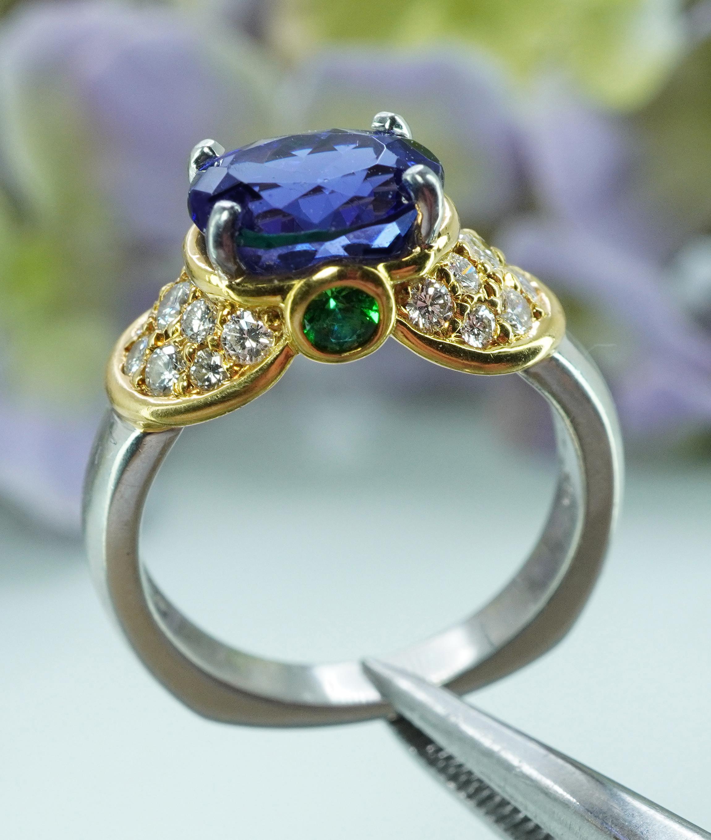   Richard Krementz Gemstones 2.6ct Tanzanite Diamond Tsavorite Platinum 18K Gold Ring RKG 1866

Cette magnifique bague de succession est fabriquée en platine luxueux et coûteux, avec des accents en or jaune 18. Il s'agit d'une pièce de Richard