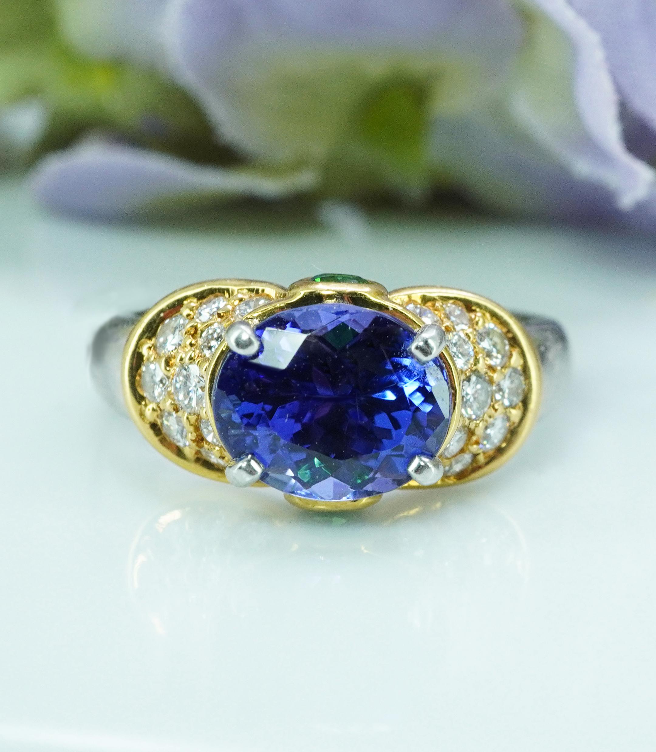 Taille ovale Richard Krementz, bague en or 18 carats avec tanzanite 2,6 carats, diamant, tsavorite et platine RKG en vente