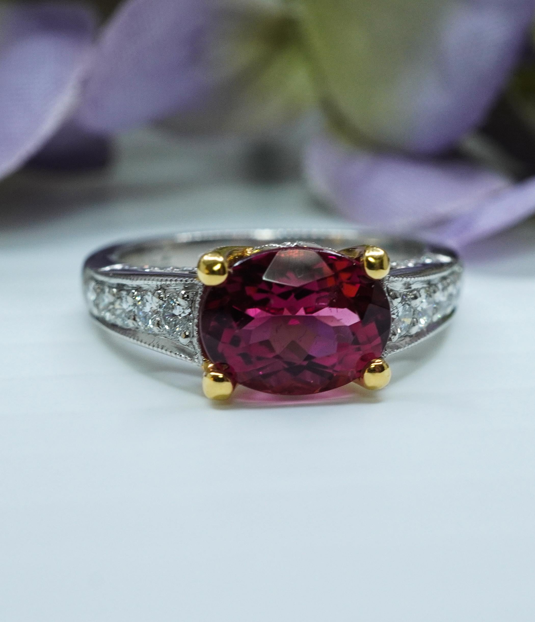 Taille ovale Richard Krementz RKG 1866 Rubellite Tourmaline Diamant Bague en platine 18K en vente