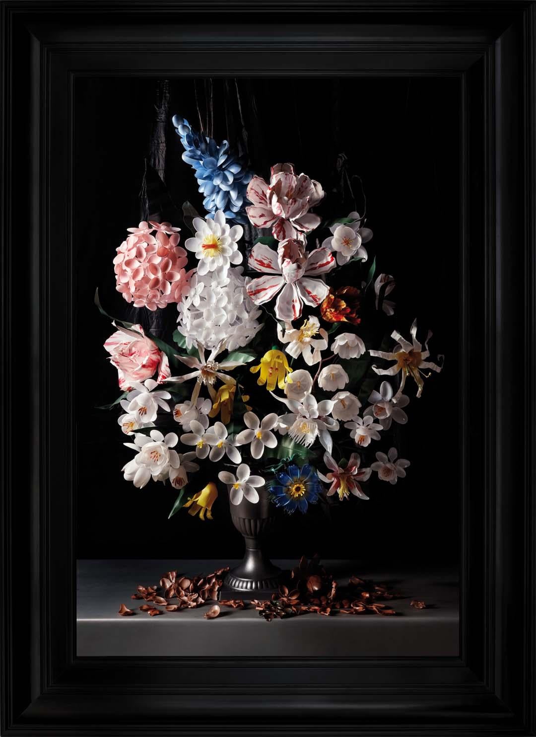 De Bloei Fotografie auf Dibond Blühende Blumen Stillleben in Plastik Serie