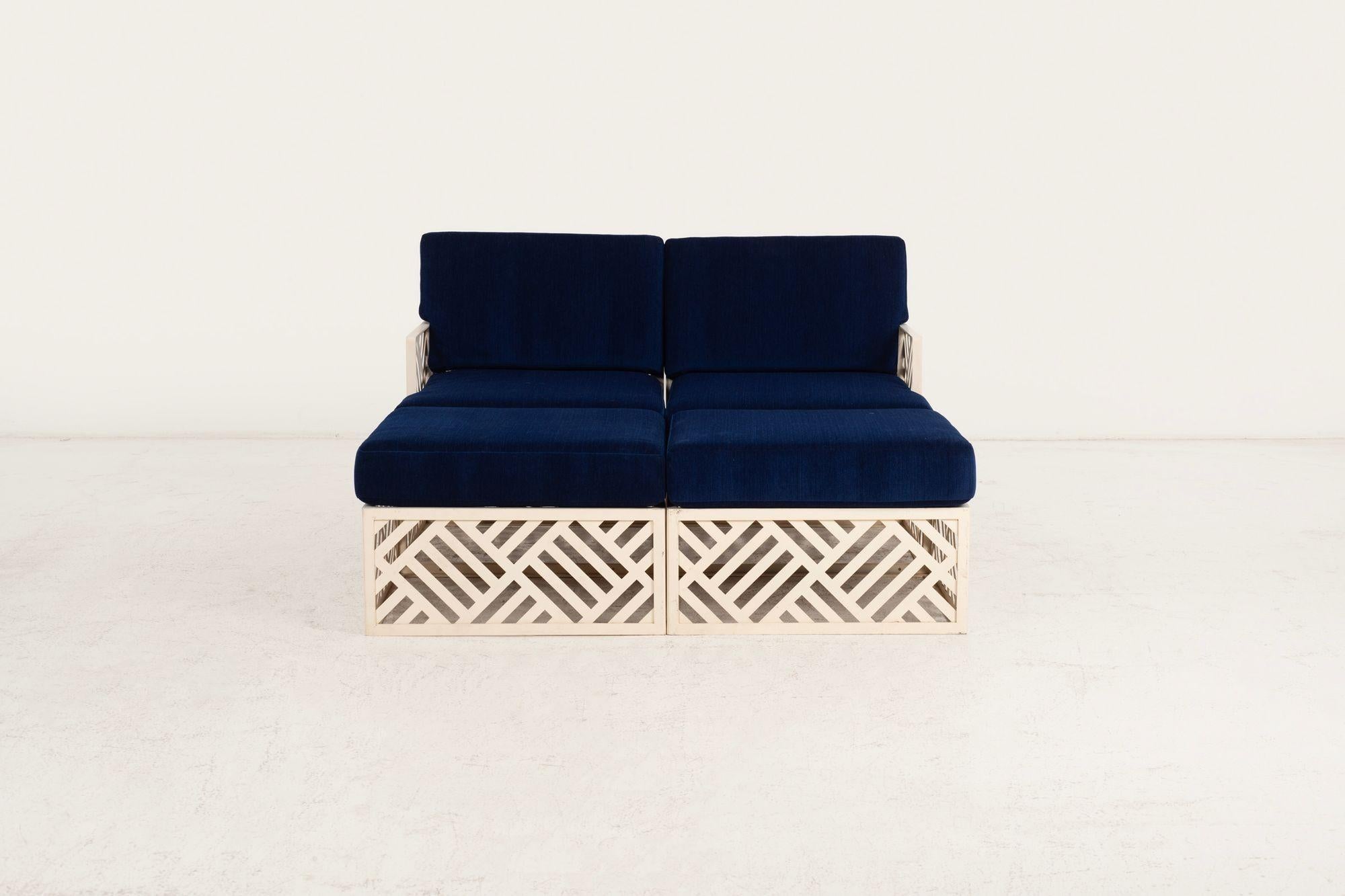 Richard L. Sandfort, Aluminum Outdoor Lounge& Ottomans Set Can be used as Two Chaises– Beta Blue Holly Hunt Fabric, 1950
Composed of four modular pieces, ” when fully arranged but can also be configured as a settee with 2 ottoman or two