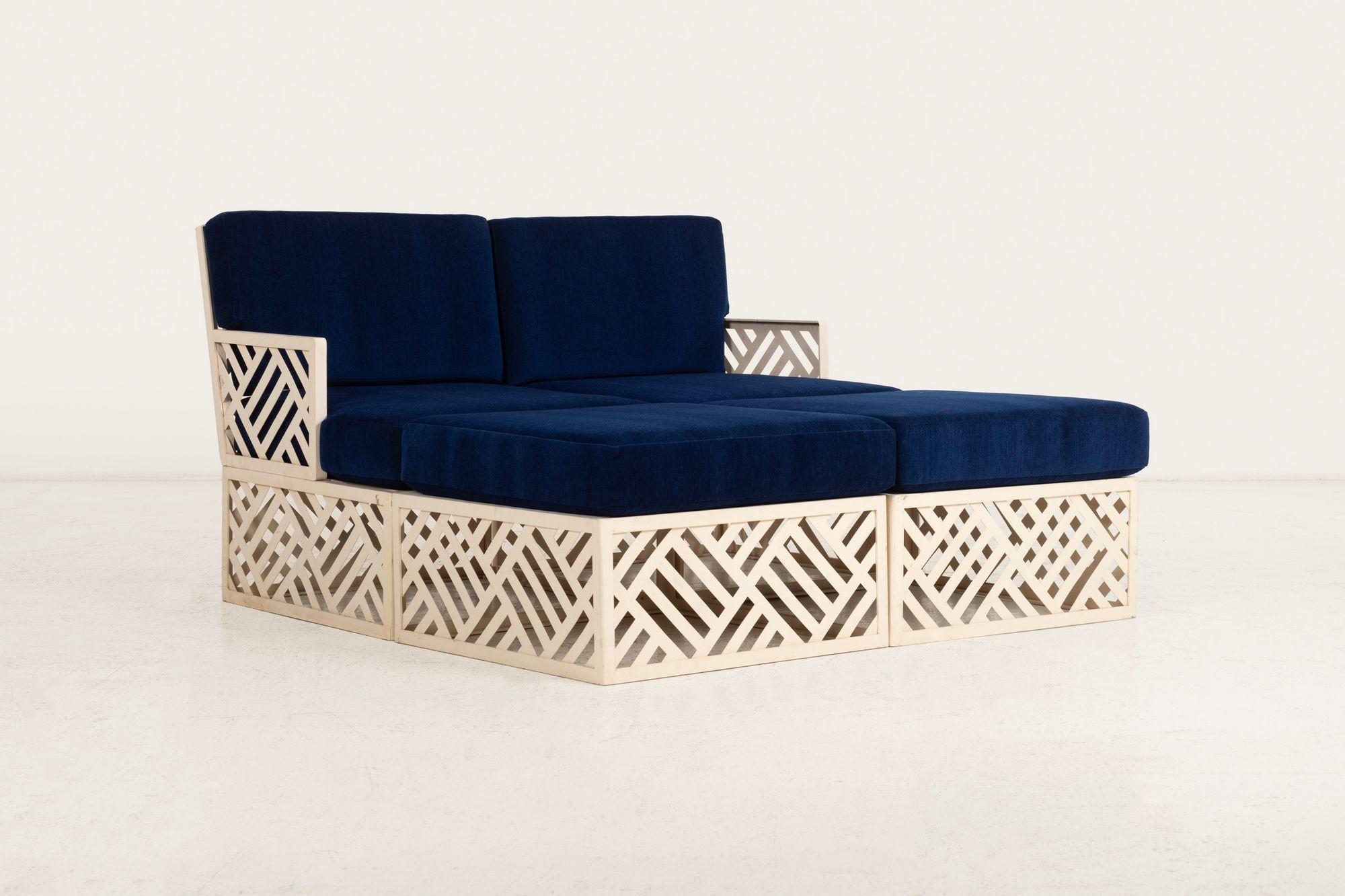 Peint Richard L. Sandfort, Aluminum Outdoor Lounge& Ottomans Set –1950 en vente
