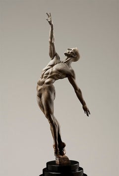 "Allongé Male", Atelier, scultura in bronzo firmata raffigurante un ballerino, 21 x 5 x 6,5 pollici