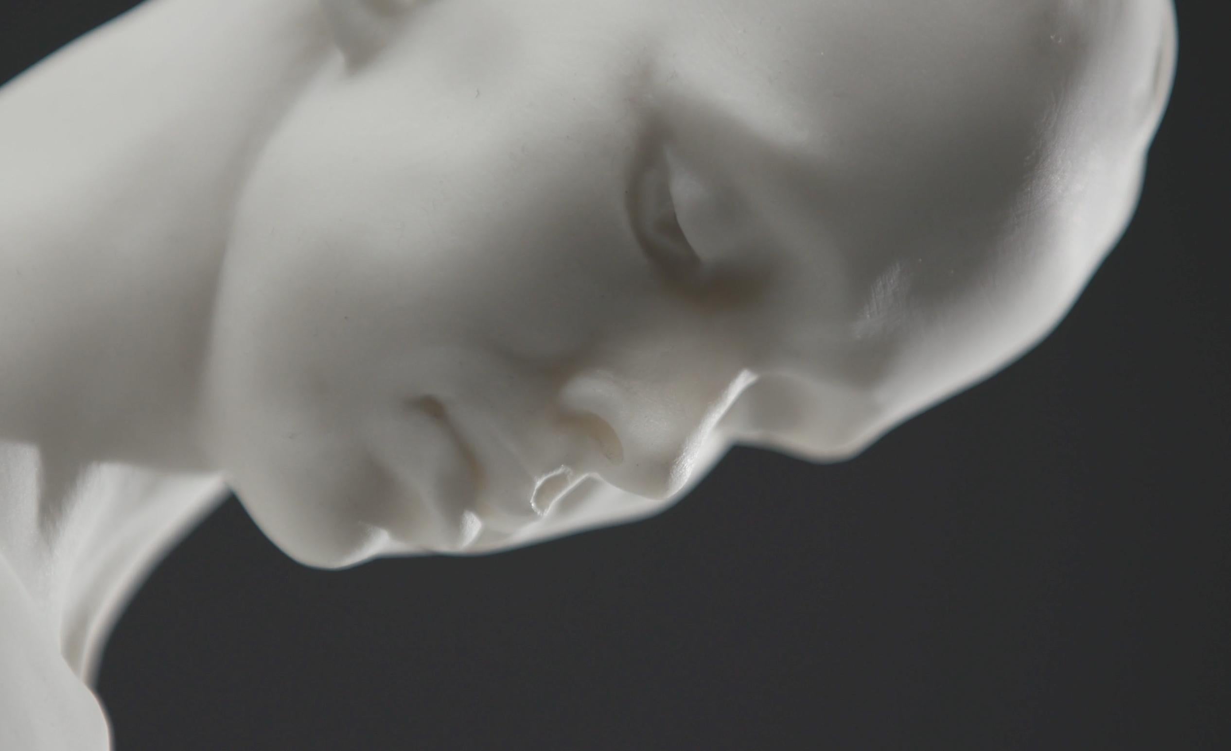 Cristallo Angelico, Polvere di Marmo, Atelier A - Figurative Sculpture Nero di Richard MacDonald