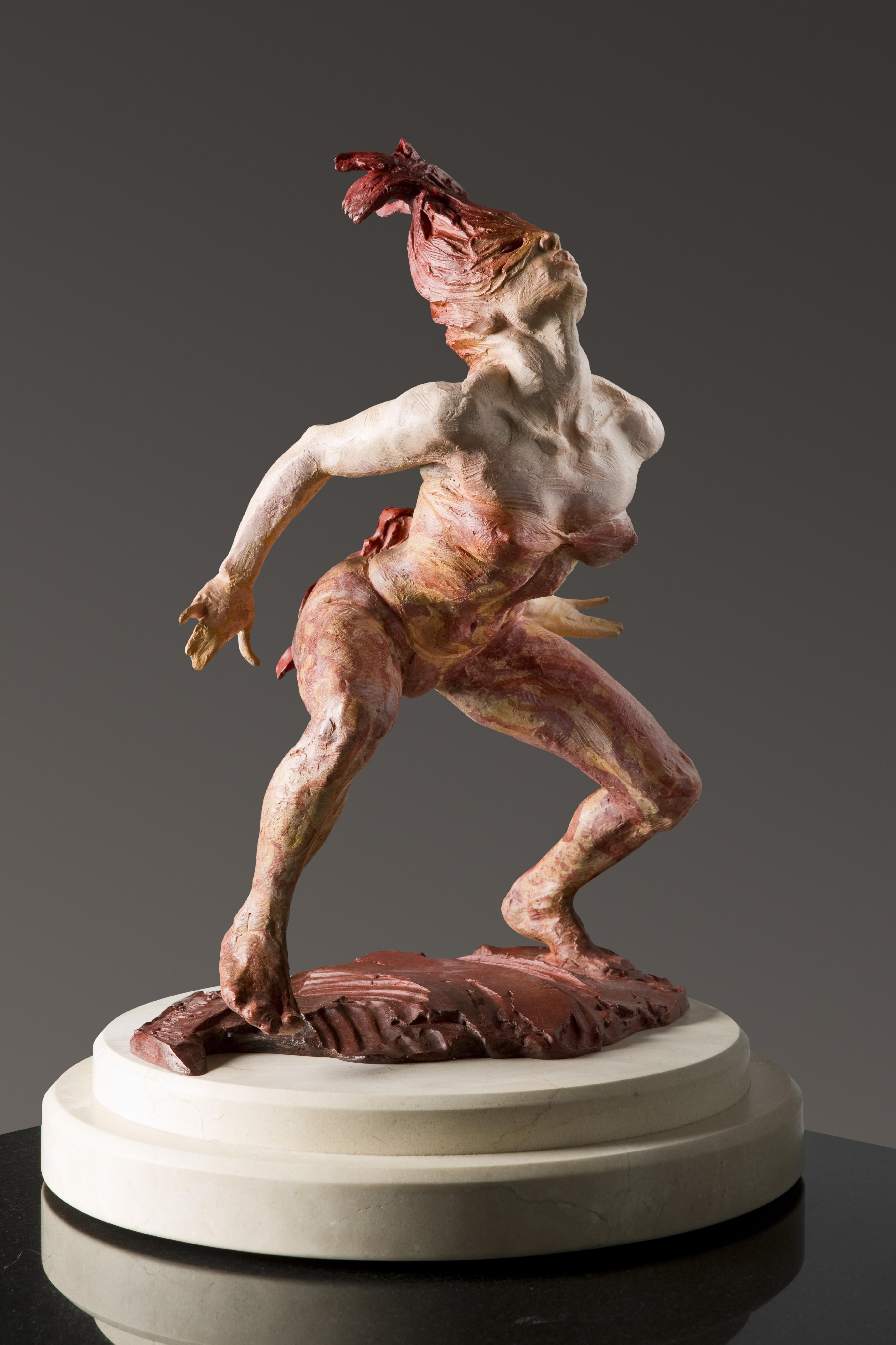 Richard MacDonald Figurative Sculpture – Brasilianische Federn, rot