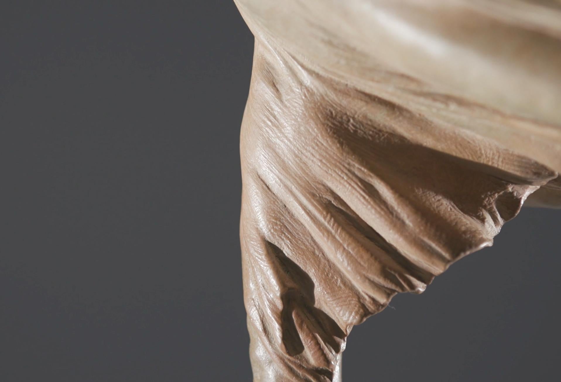 Danza il sogno, Atelier A - Figurative Sculpture Oro di Richard MacDonald