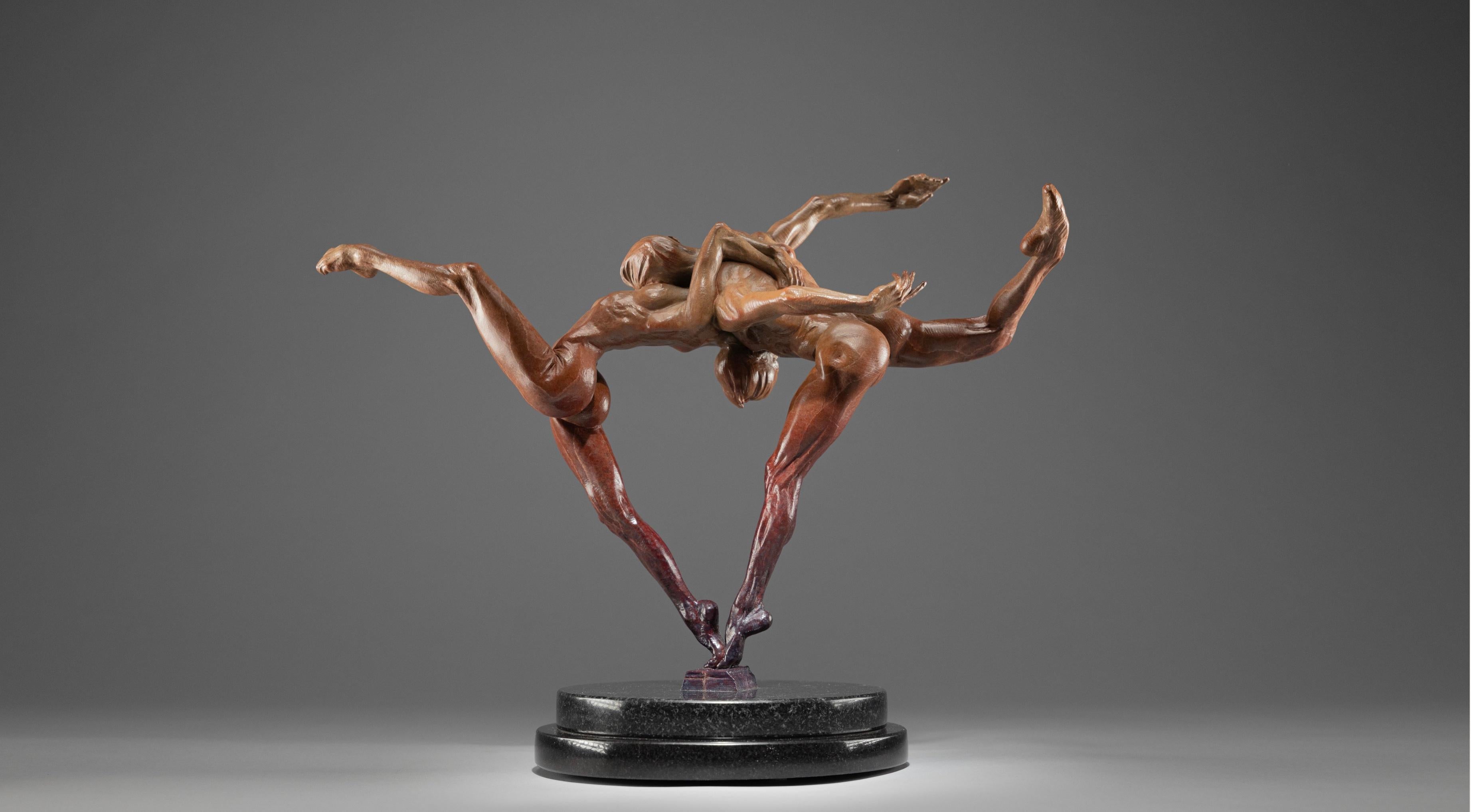 Danza in Paradiso, Atelier A - Figurative Sculpture Oro di Richard MacDonald