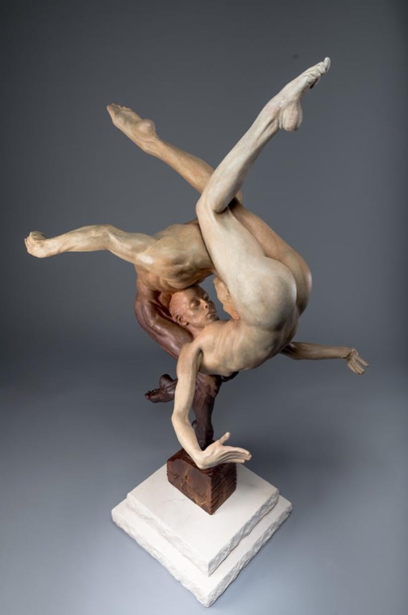Richard MacDonalds Skulptur Duality, die den Sammlern ursprünglich unter dem Arbeitstitel Yin und Yang II vorgestellt wurde, steht für ein Prinzip, das in der Kunst aller Epochen und Kulturen grundlegend ist - das zeitlose Paradoxon, dass Gegensätze