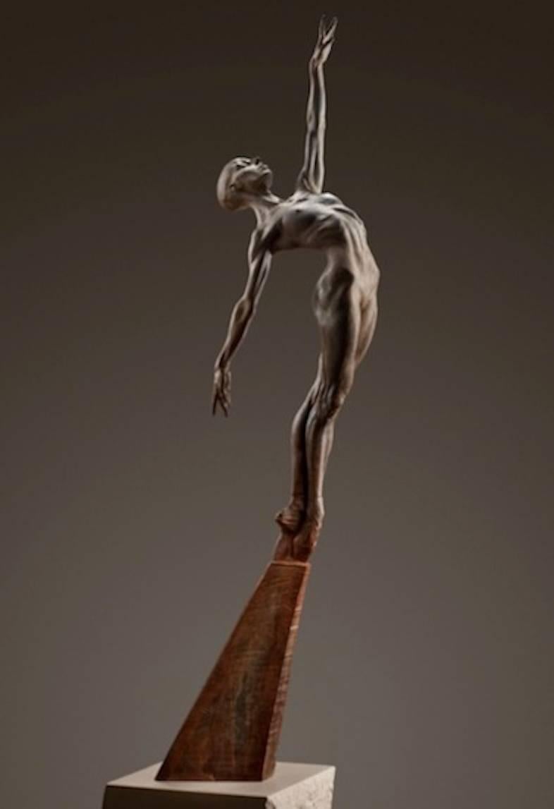Richard MacDonald Figurative Sculpture – Weiblicher Allonge, Drittes Leben
