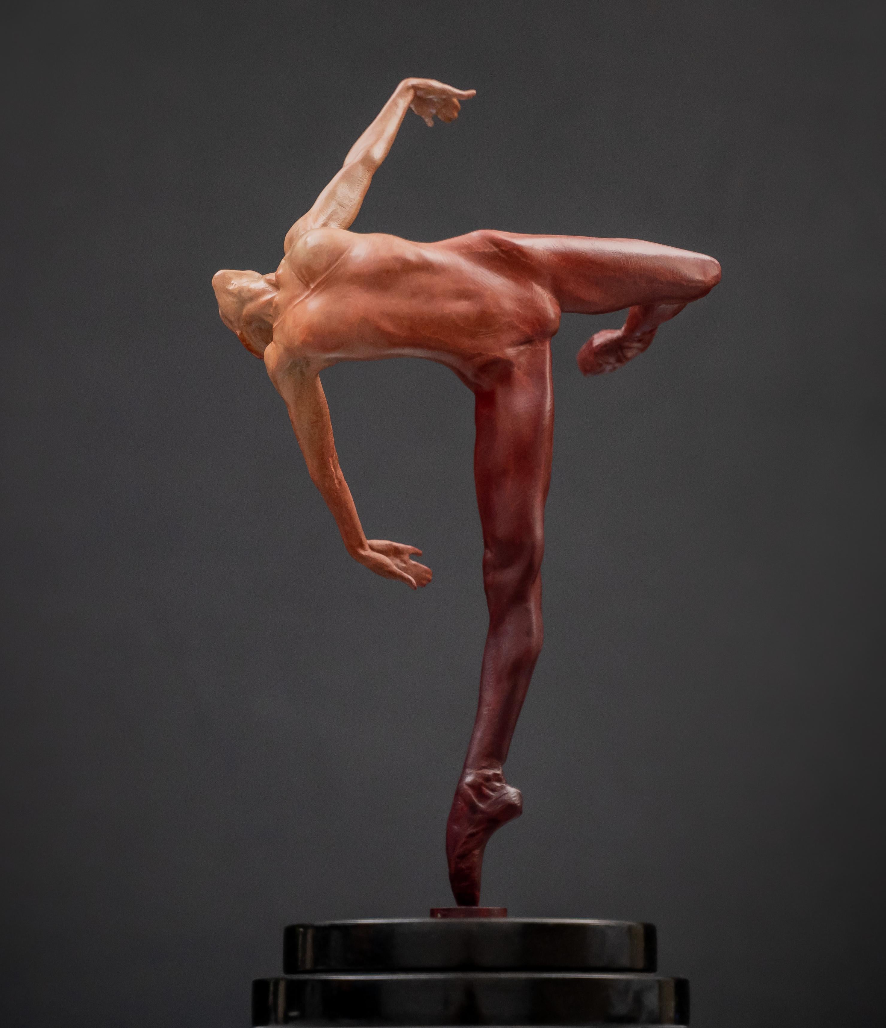 Richard MacDonald Figurative Sculpture – Flight in Attitude, Atelier, Rot, rot