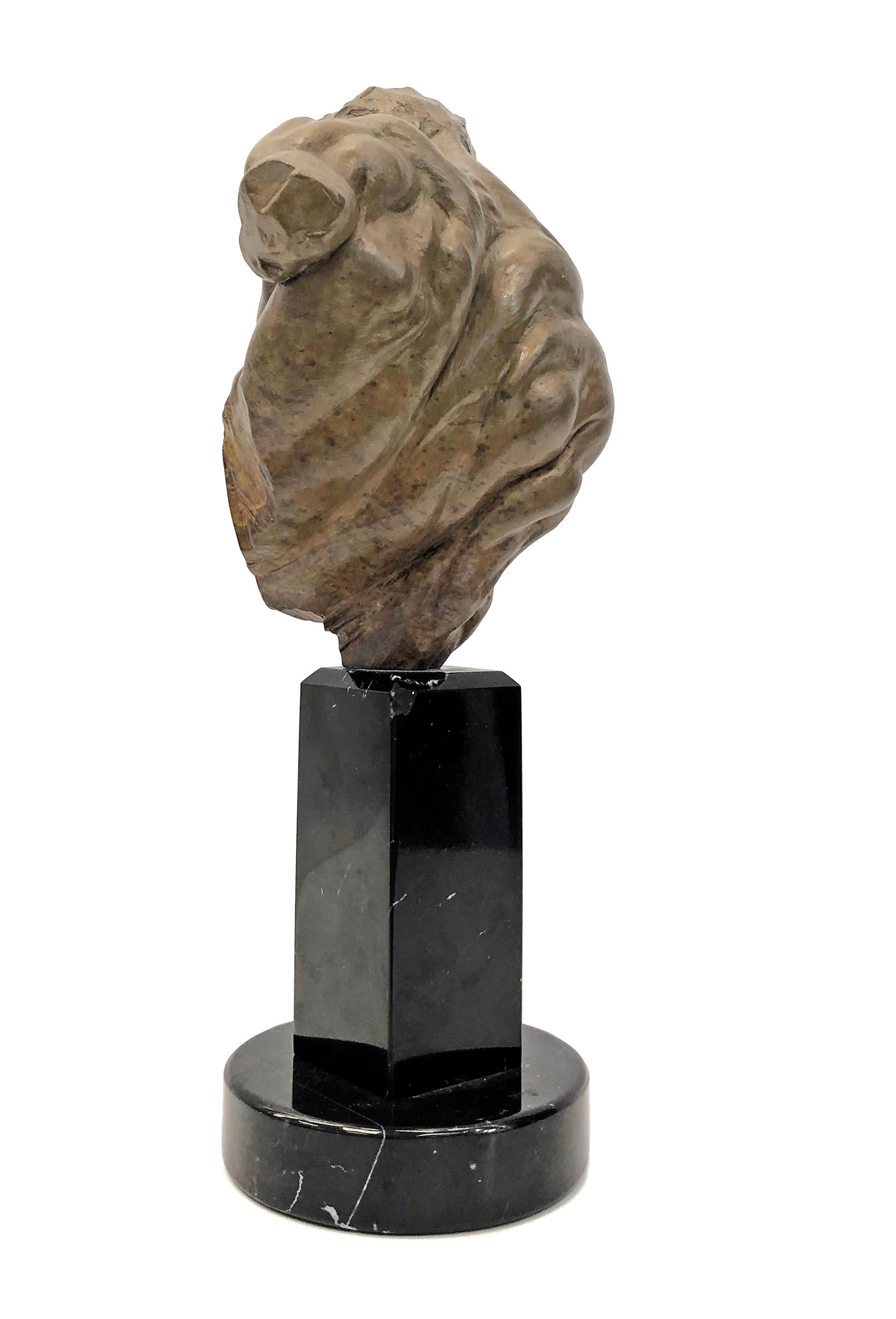 Gimnasta (busto),  Escultura de bronce - Figurative Sculpture Oro de Richard MacDonald