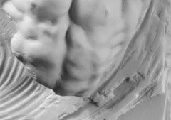 Männliches Torsofragment, Marmorstaub, Harz