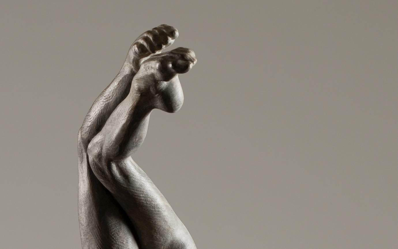 O-Flier, Atelier A - Figurative Sculpture Oro di Richard MacDonald