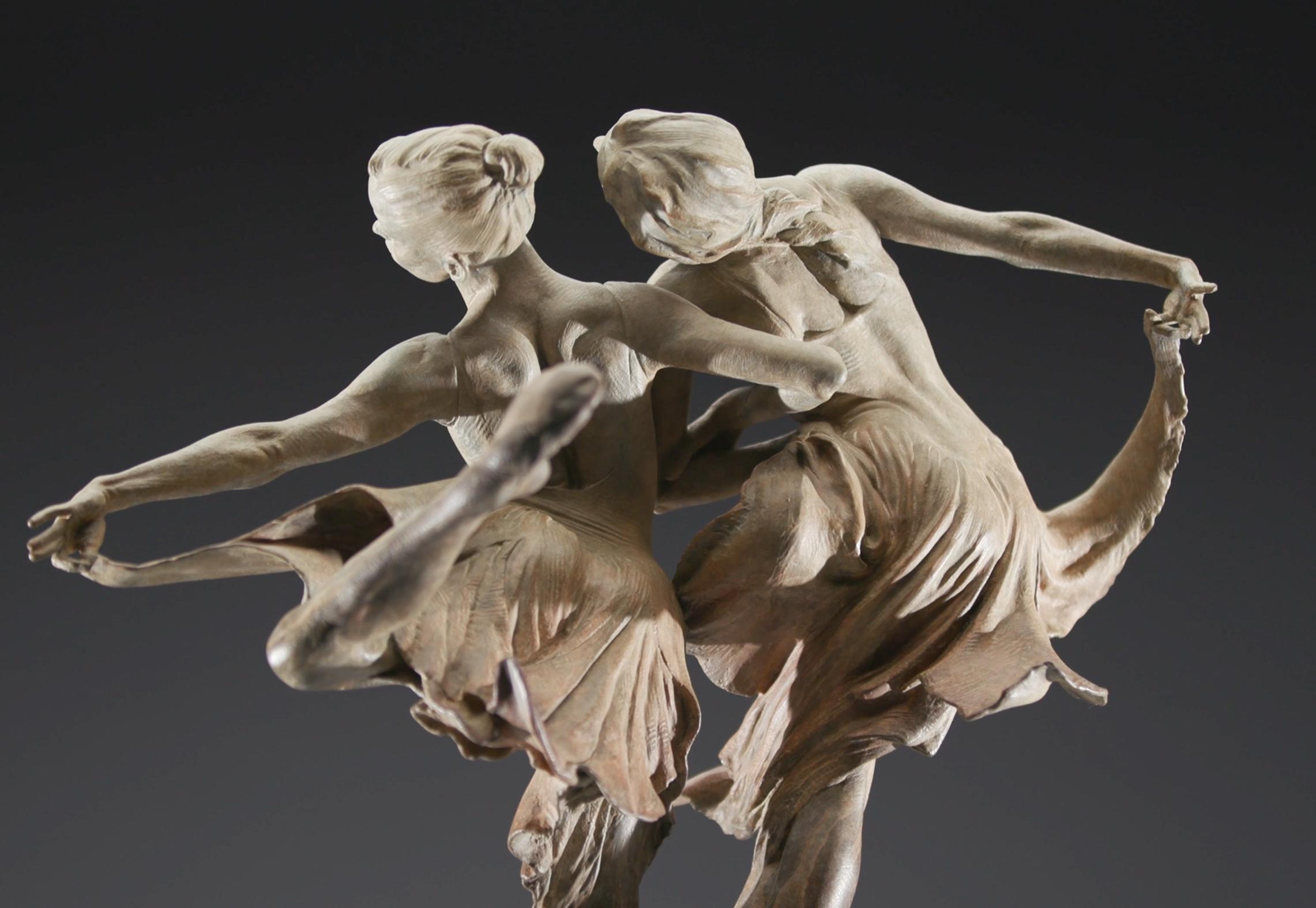 Sorelle, Atelier A - Sculpture di Richard MacDonald