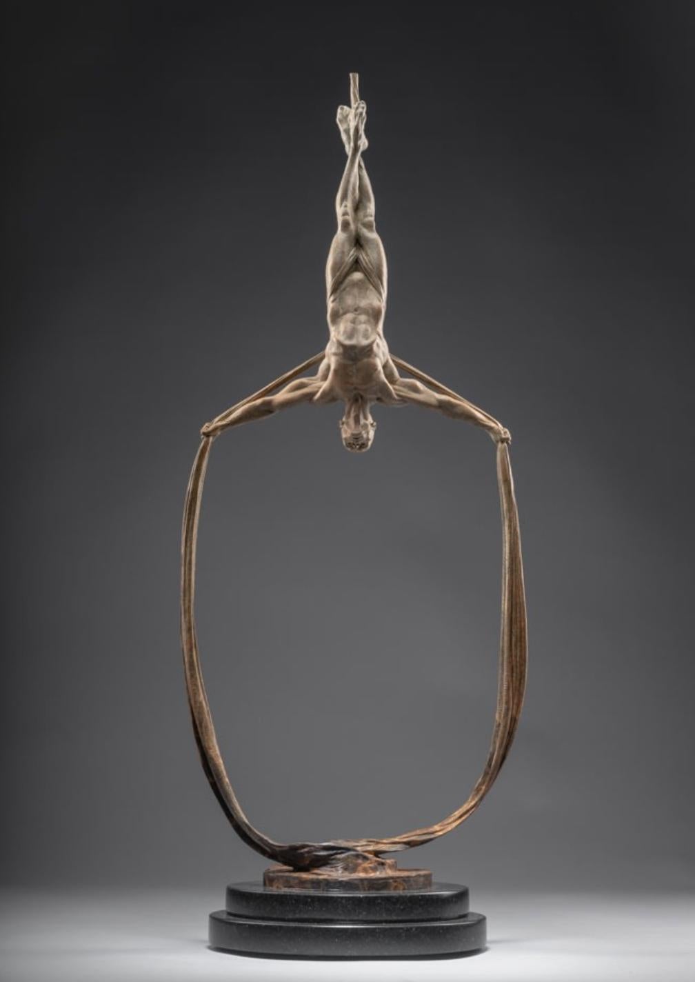 Richard MacDonald Figurative Sculpture – Transzendenz, Atelier