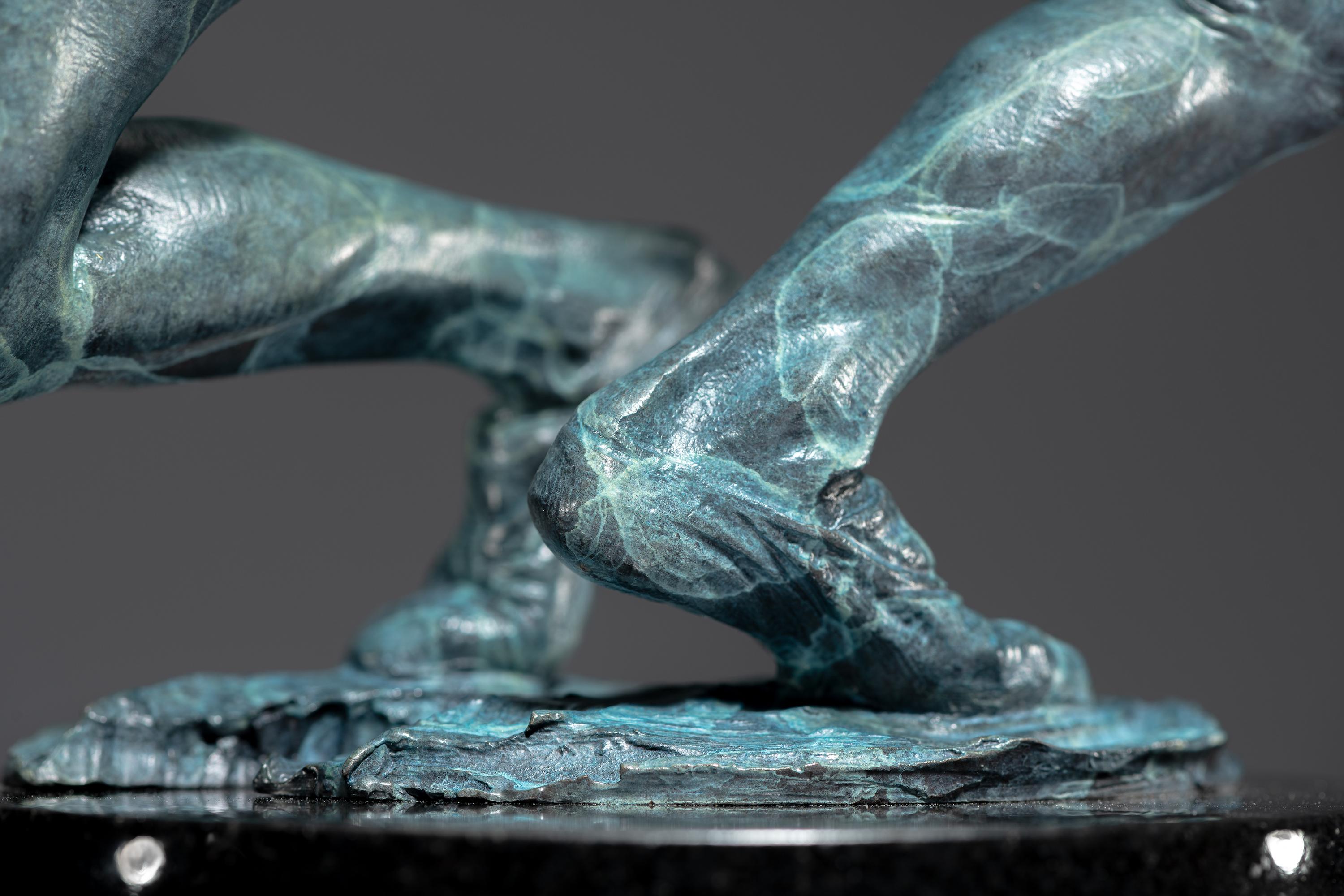 Whiteface, Atelier A - Figurative Sculpture Oro di Richard MacDonald