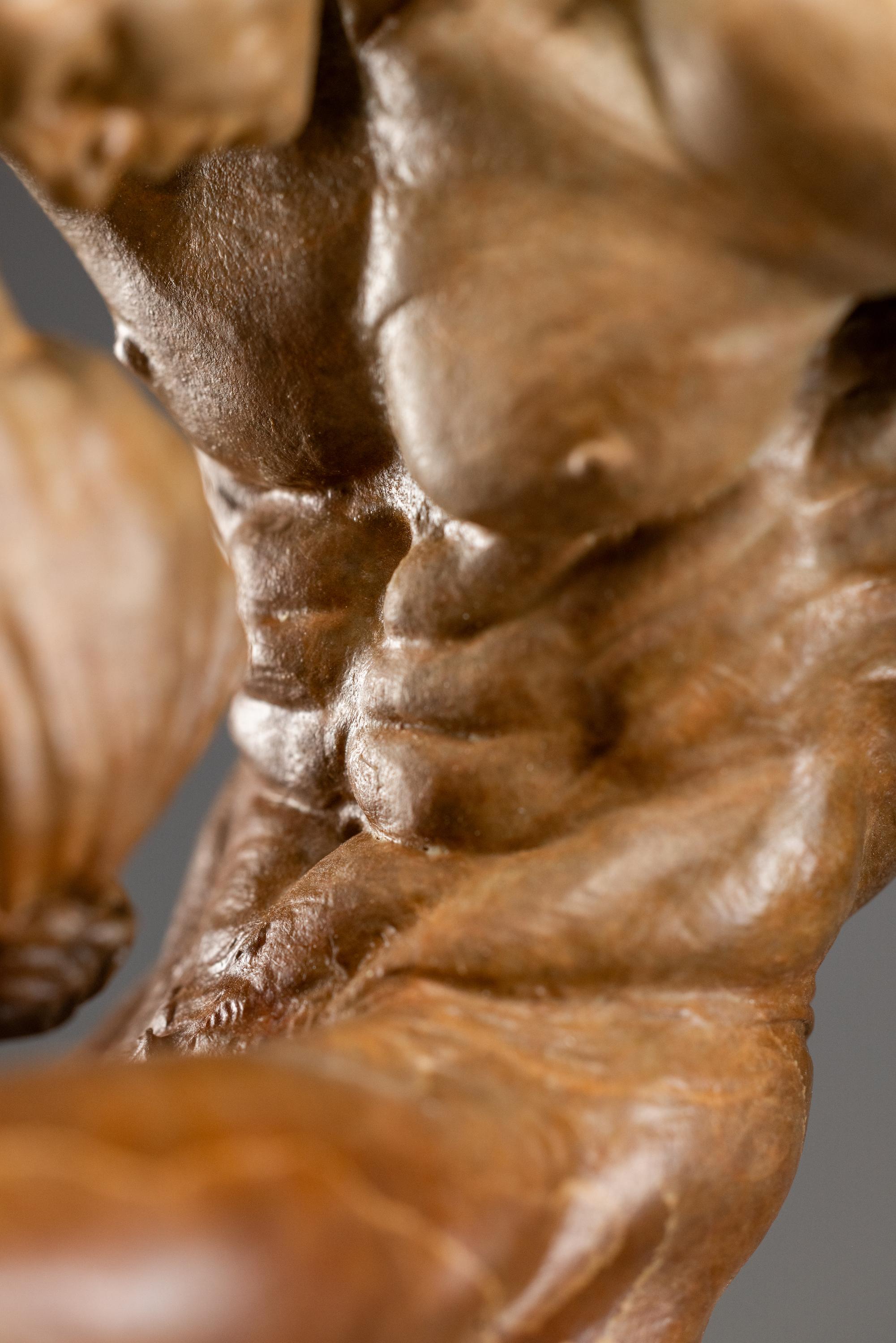 Yang & Yang, Atelier A - Figurative Sculpture Oro di Richard MacDonald