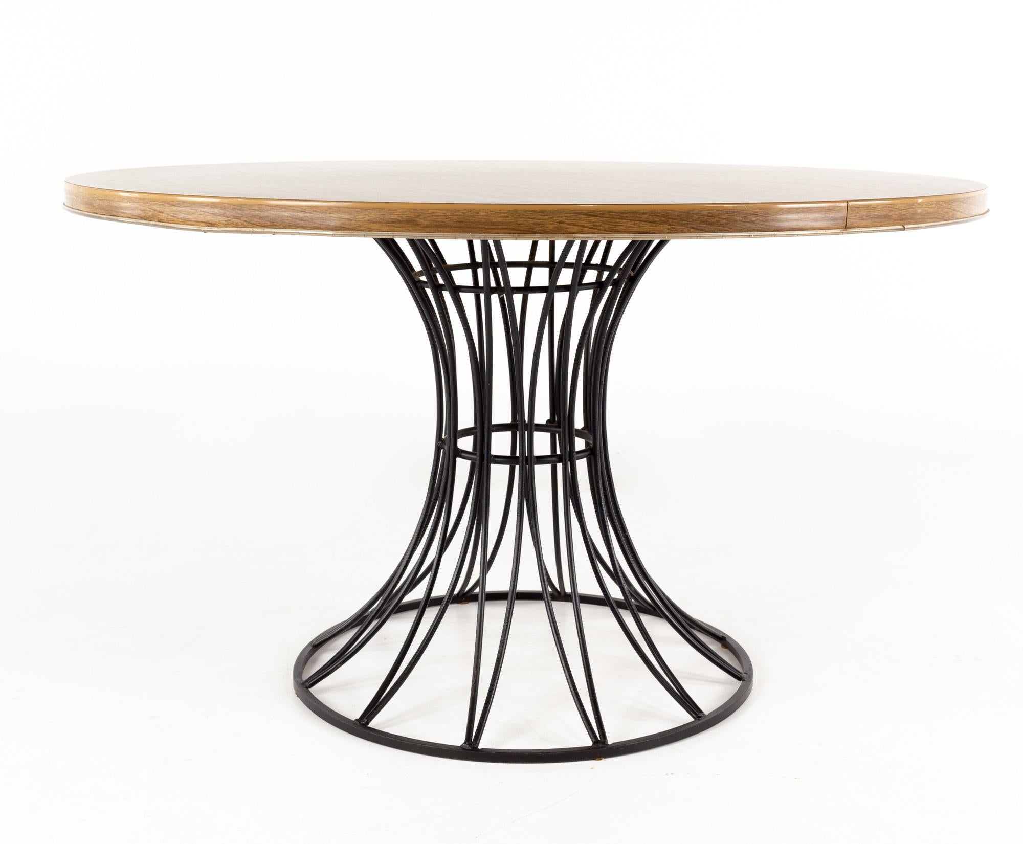 Richard McCarthy für Selrite Style Formica & Eisen Esstisch Mitte des Jahrhunderts

Tisch Maße: 48 breit x 48 tief x 28 hoch

Alle Möbelstücke sind in einem so genannten restaurierten Vintage-Zustand zu haben. Das bedeutet, dass das Stück beim Kauf