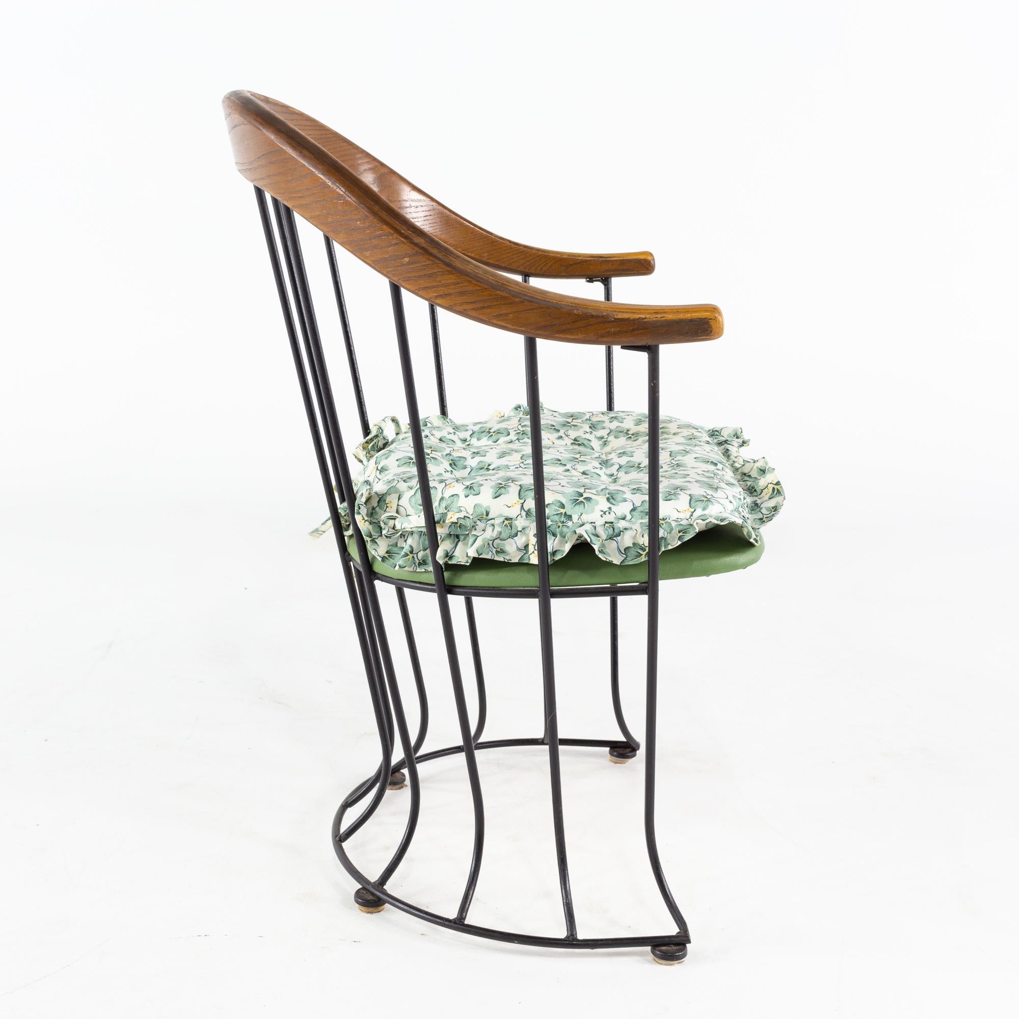 Richard McCarthy für Selrit Style, MCM-Esszimmerstühle aus Nussbaum und Eisen, 4er-Set (Walnuss) im Angebot