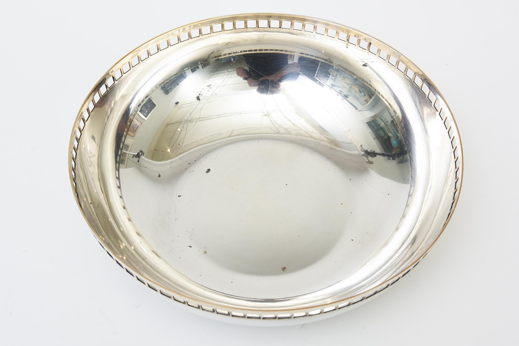 Italian Richard Meier For Swid Powell Silver-Plate Architectural Skyscraper Bowl 90's For Sale