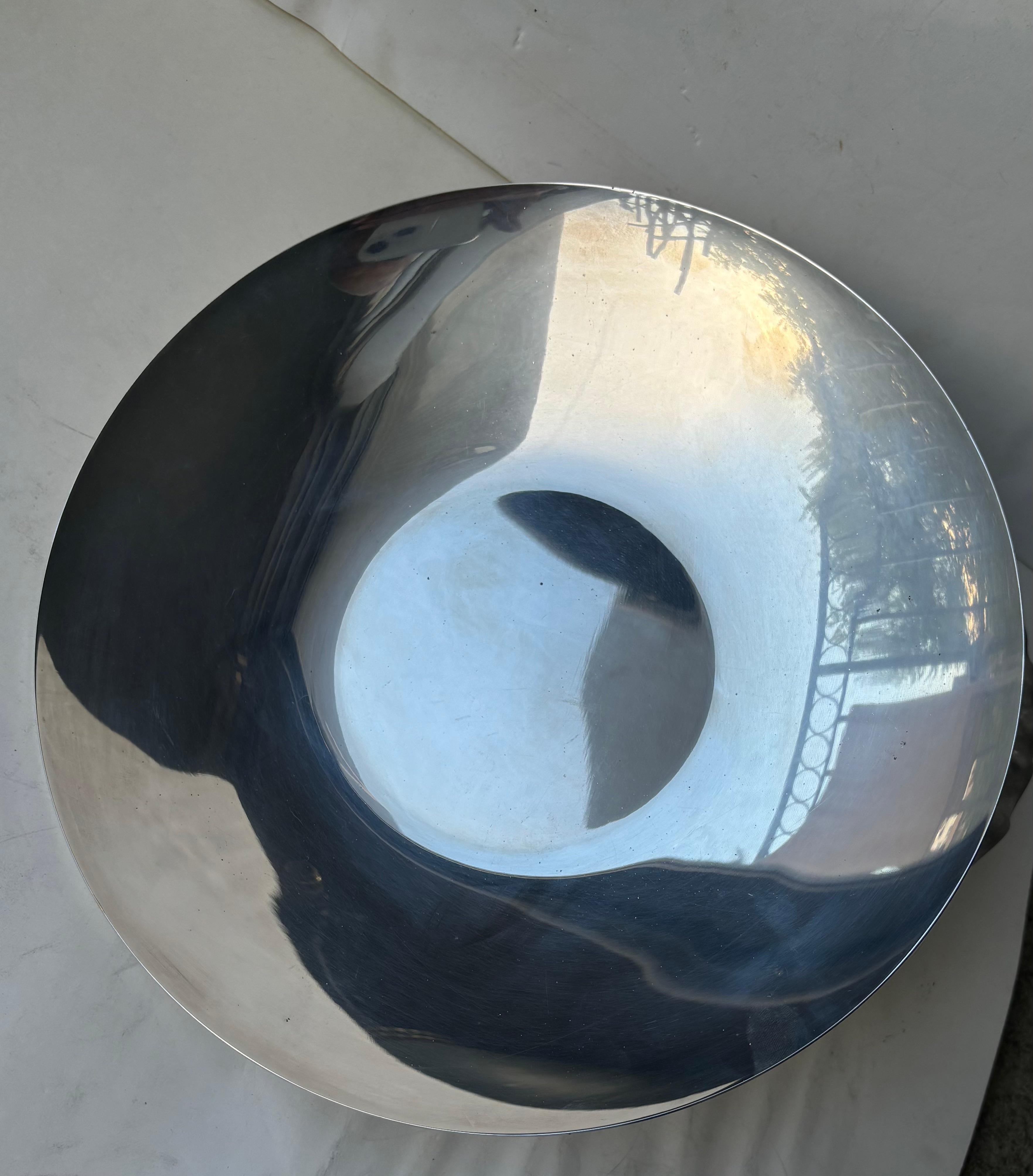 Gran cuenco / centro de mesa Richard Meier plato de plata para Swid Powell . Argentino en venta