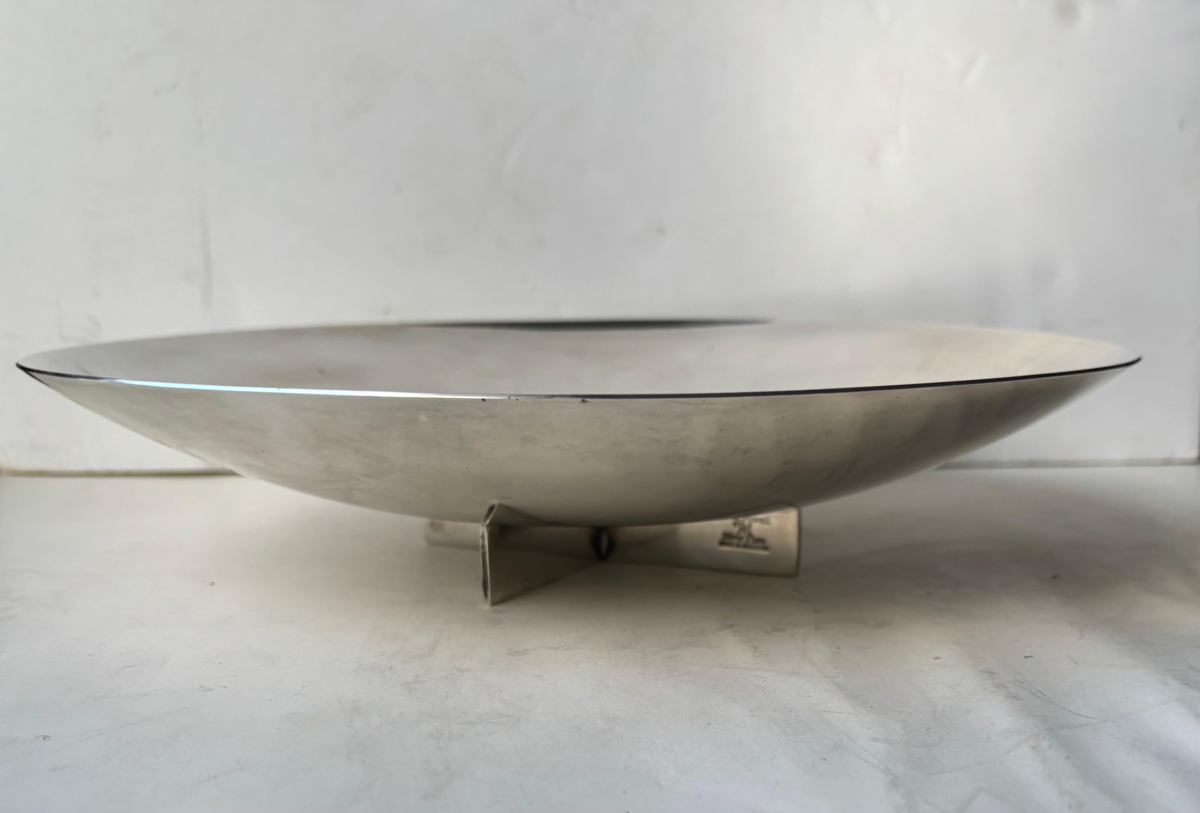 Gran cuenco / centro de mesa Richard Meier plato de plata para Swid Powell . Metalistería en venta