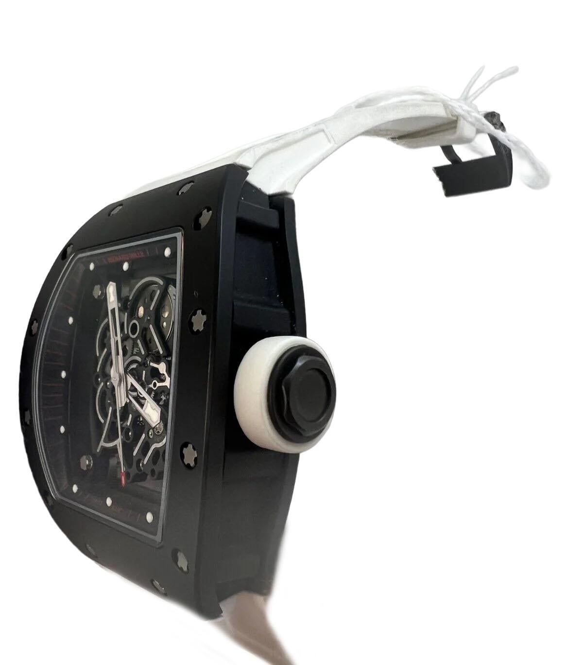 Die Richard Mille Bubble Watson ist eine limitierte Auflage der Richard Mille Bubble Watson Armbanduhr für Herren, ein außergewöhnlicher und luxuriöser Zeitmesser für alle, die Exklusivität und Stil schätzen. Das markante schwarze Gehäuse und das