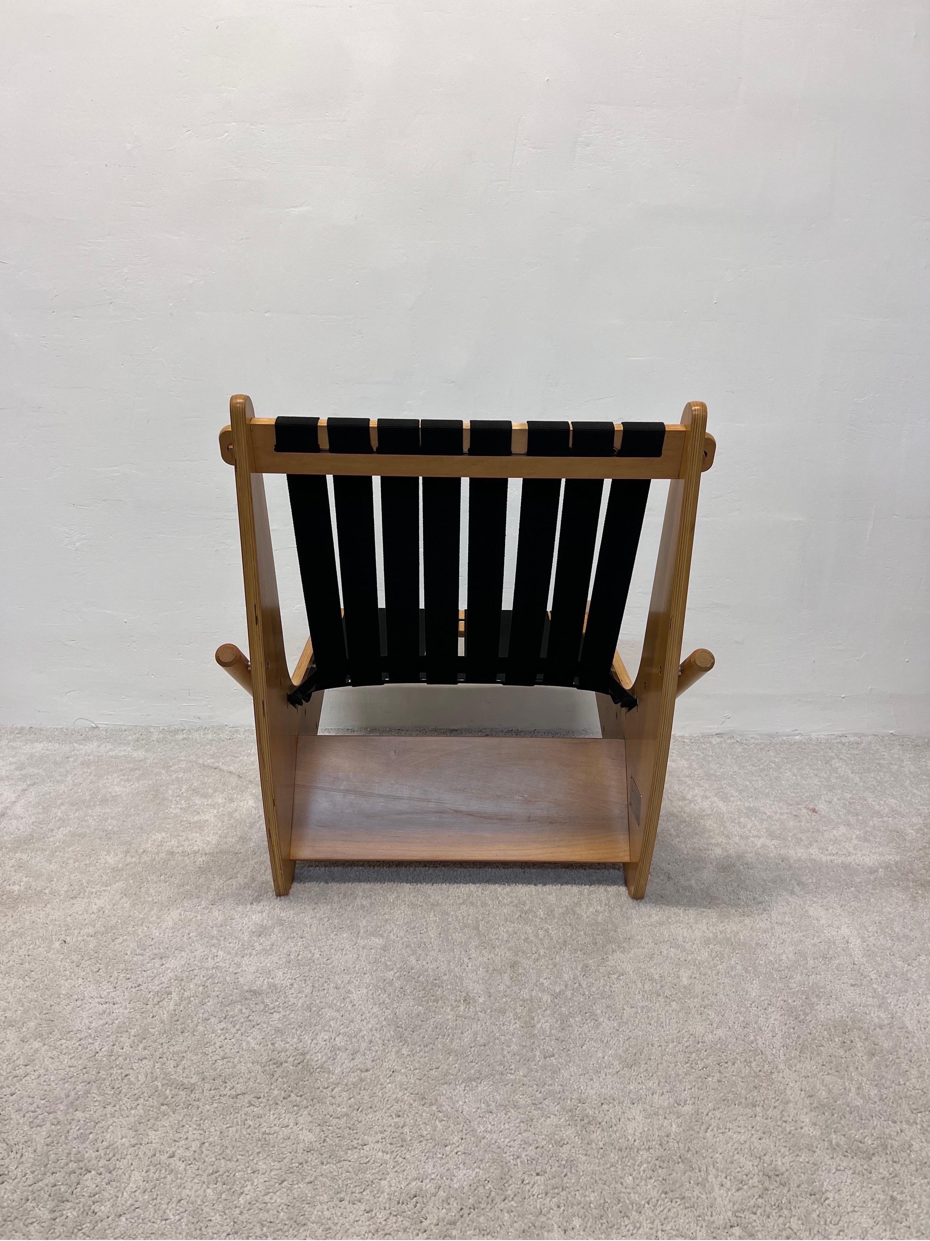 neutra boomerang chair