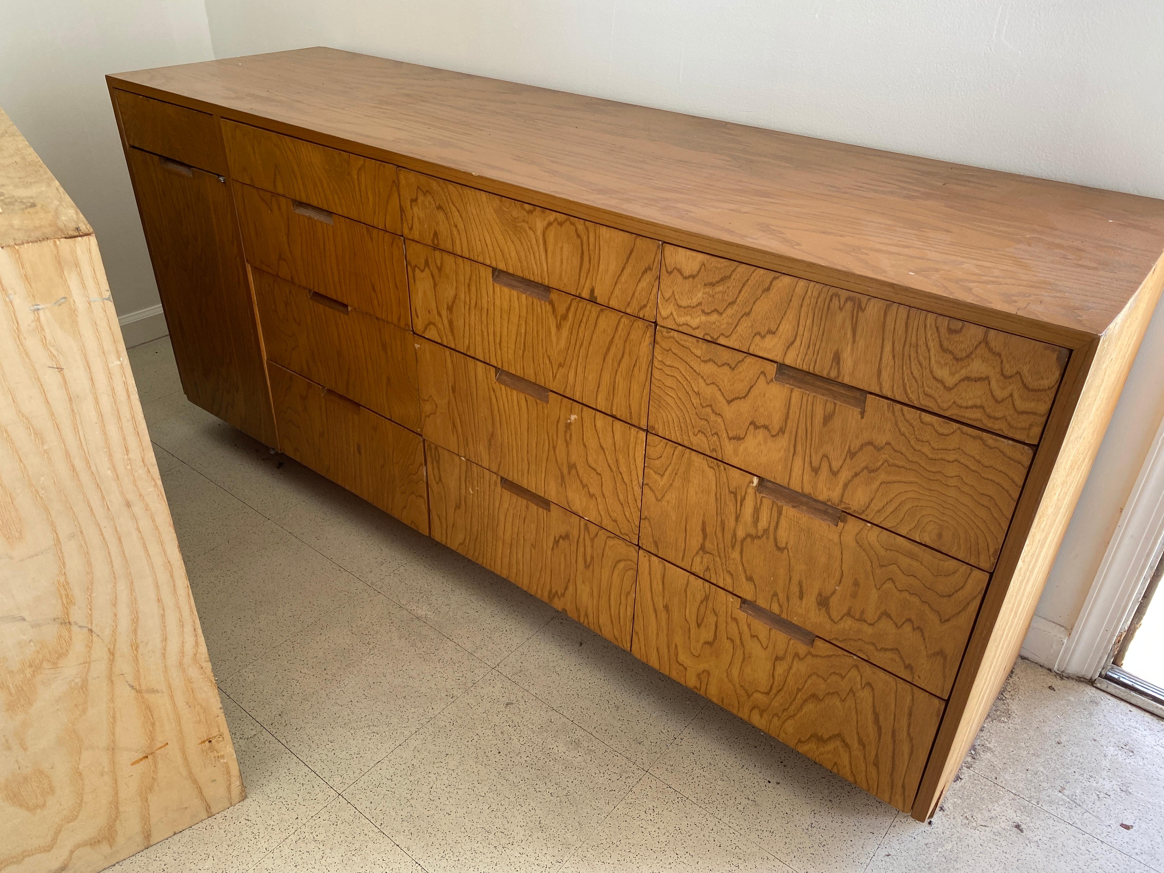 Richard Neutra, Dos armarios de madera contrachapada, Los Ángeles, América, hacia 1955 Moderno de mediados de siglo
