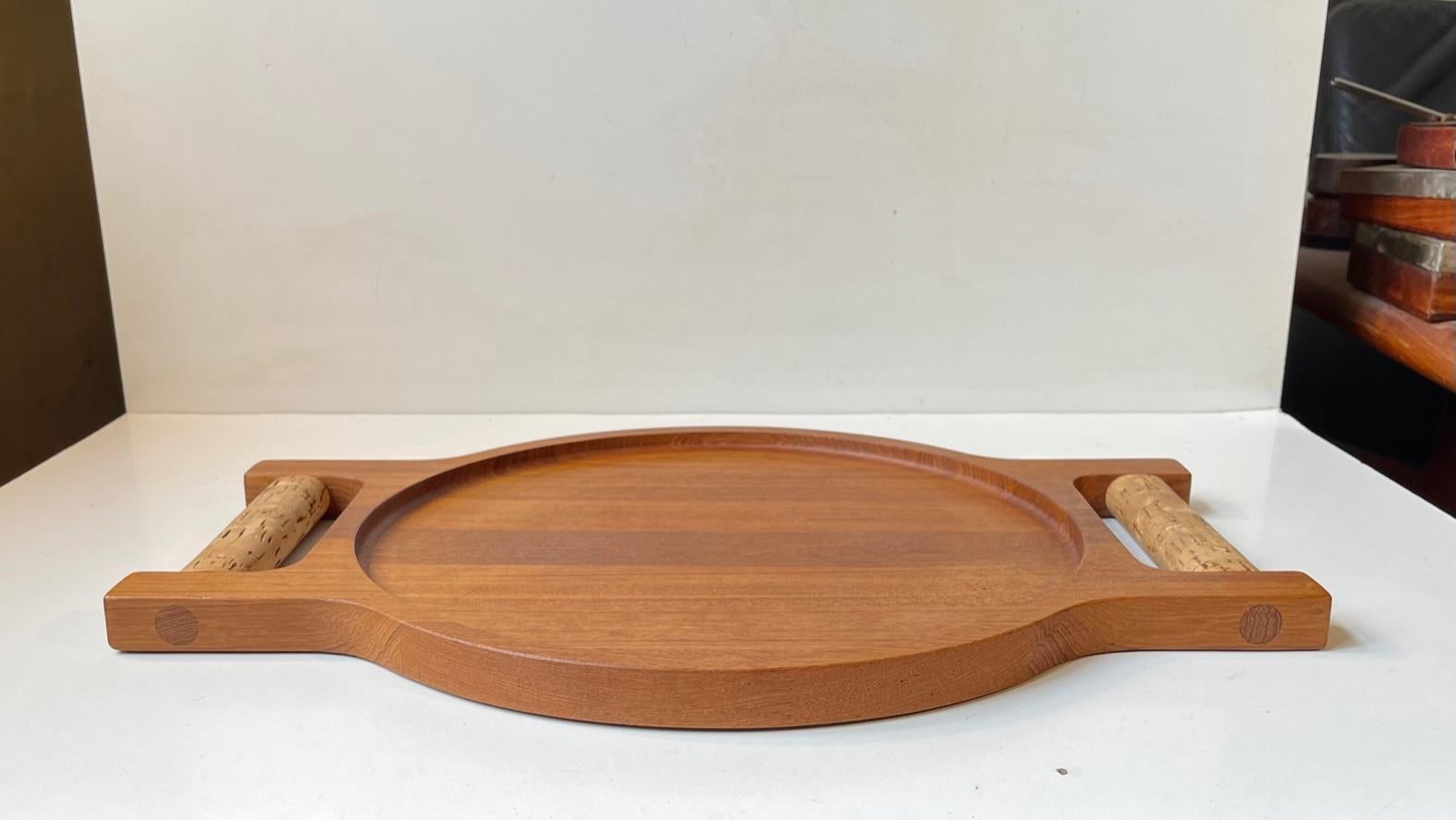 Richard Nissen Danish Modern Double Sided Tray in Teak and Cork, 1960s In Good Condition For Sale In Esbjerg, DK