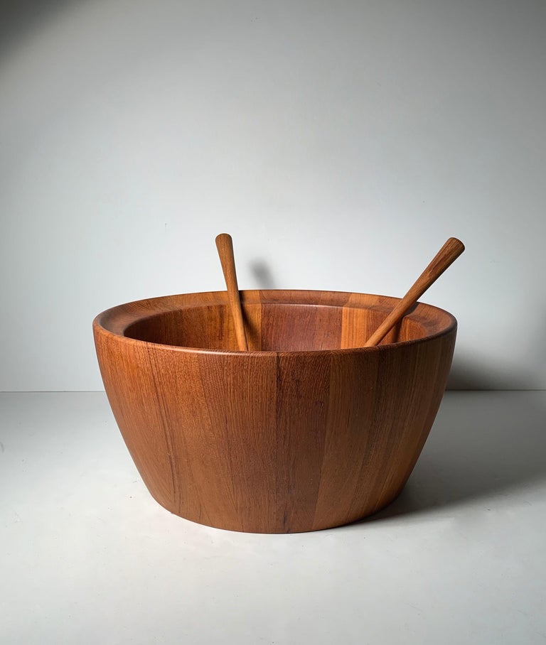 Richard Nissen Danish Modern Salad Bowl with Utensils For Sale at 1stDibs