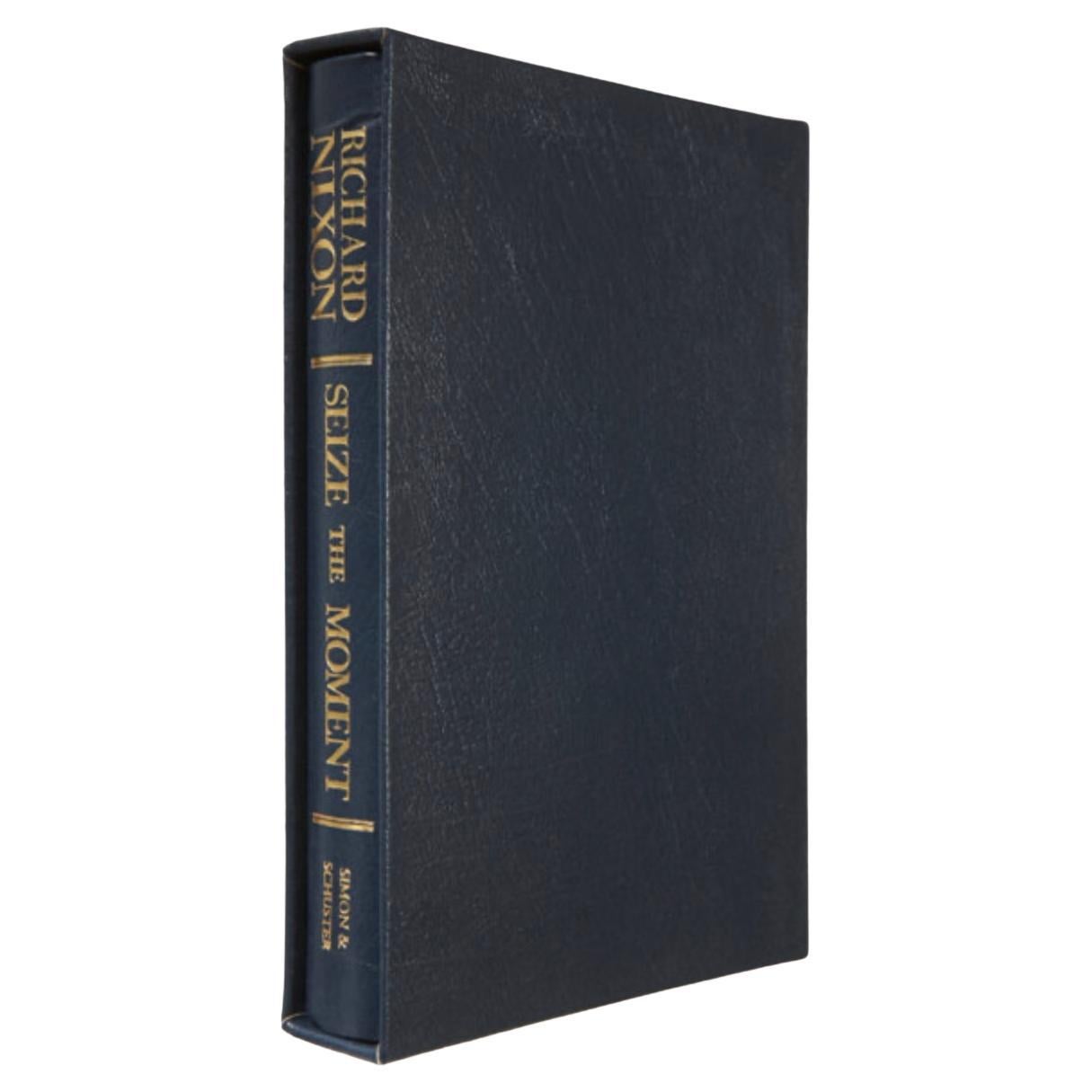 Livre relié en cuir à édition limitée "Seize the Moment" de Richard Nixon en vente