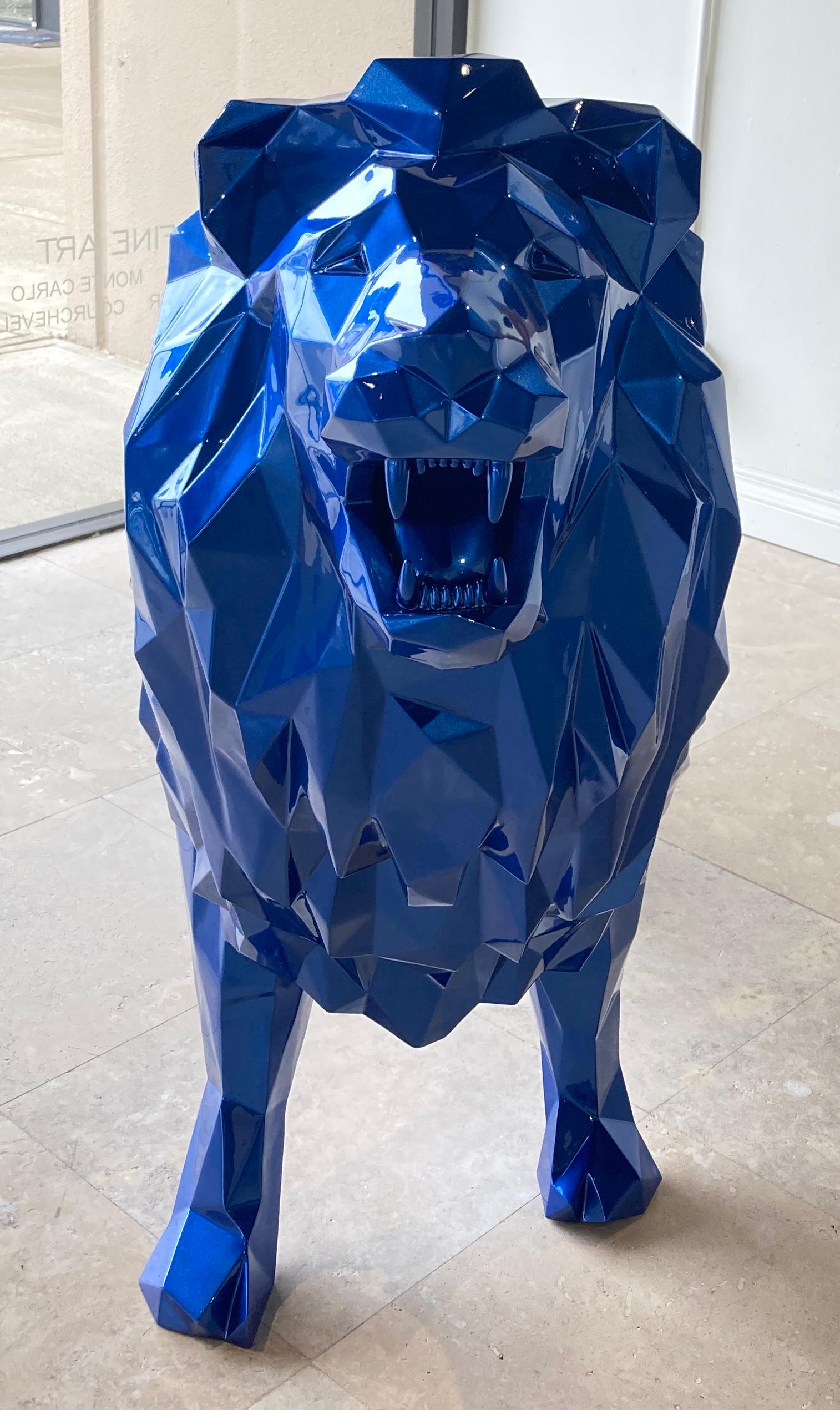 Lion - 150 cm Bleu Sams IV/IV - Contemporary Sculpture by Richard Orlinksi