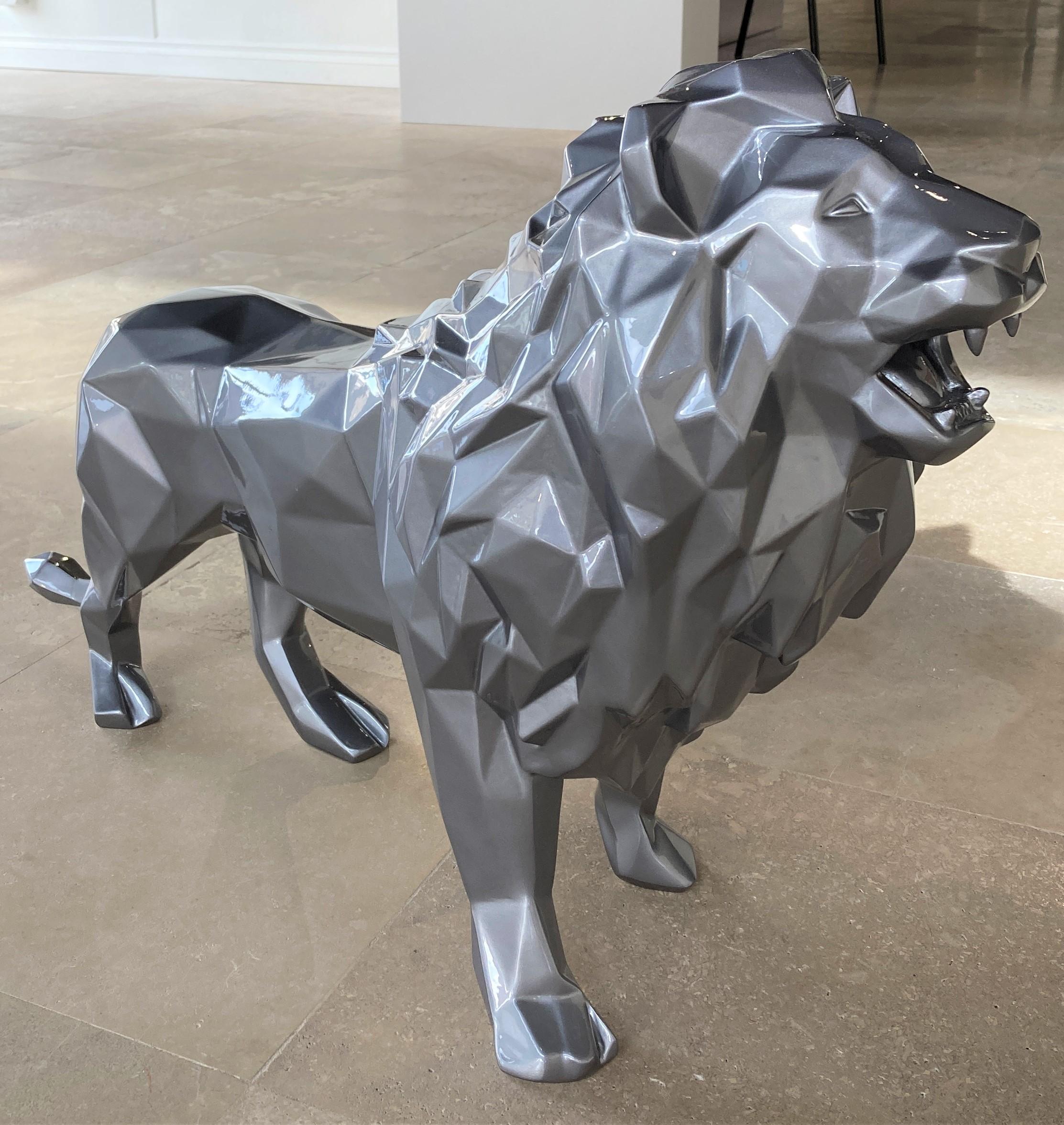 Richard Orlinski Abstract Sculpture - Lion - 80 cm Gris Metal 8/8