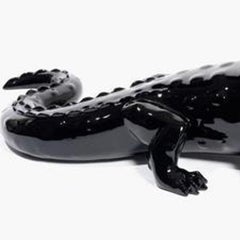 Sculpture en crocodile noir « Born Wild Glossy » (né en