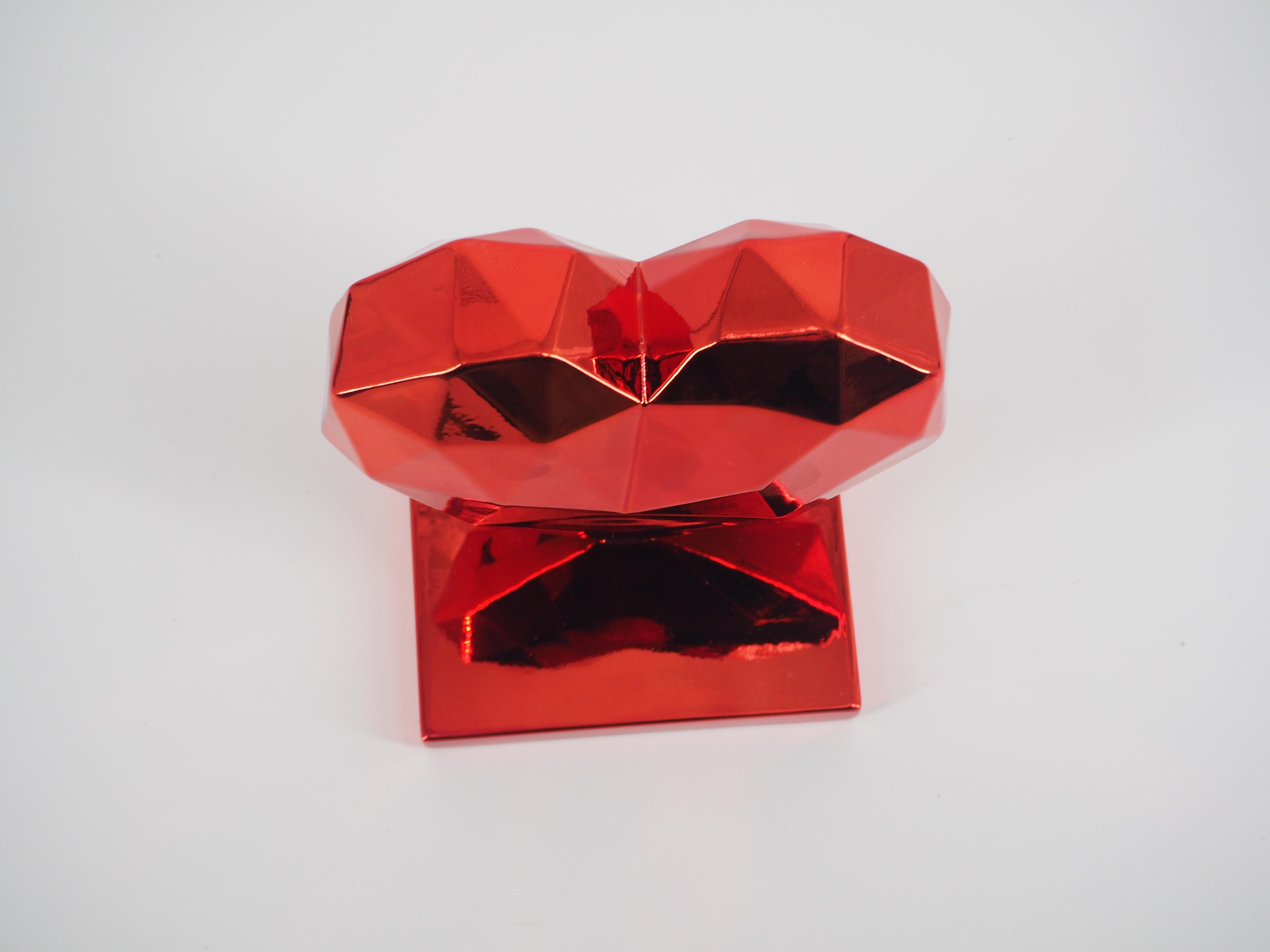 Heart Spirit (édition rouge) - Sculpture dans sa boîte d'origine avec certificat d'artiste en vente 3