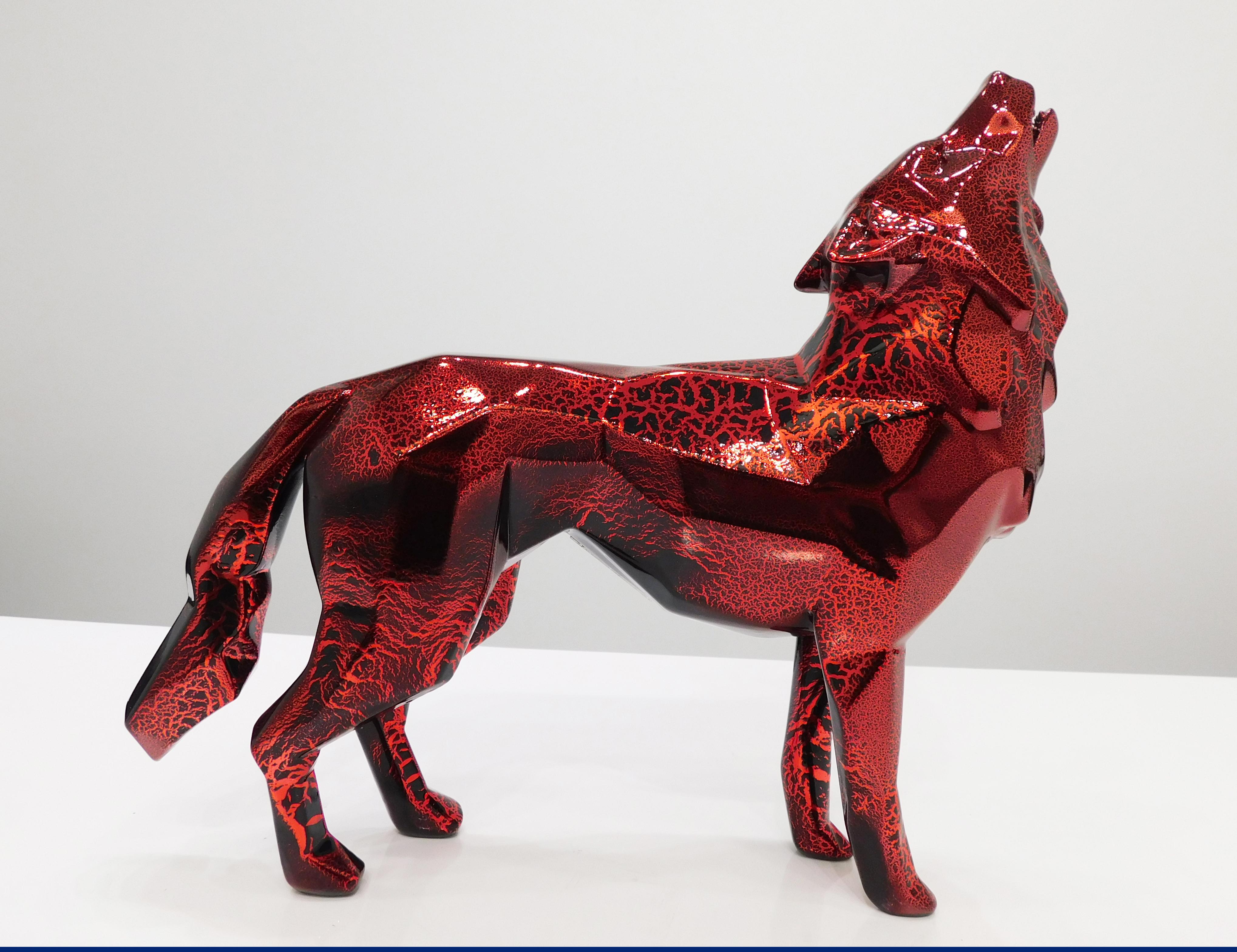 Howling Wolf Chrome Crackled Red - Sculpture by Richard Orlinski
