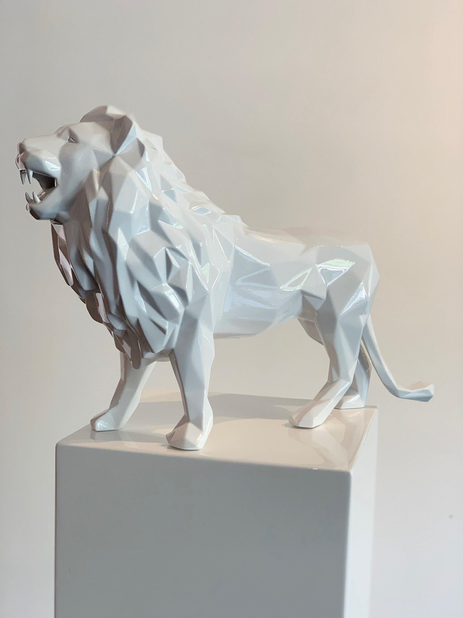 Le lion blanc brillant - Sculpture de Richard Orlinski