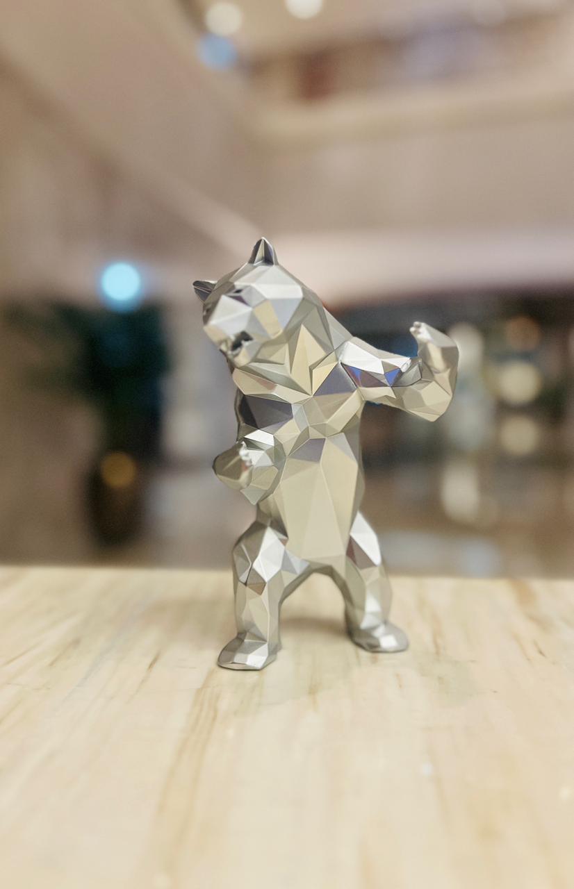 ORLINSKI - Orso in piedi, Argento opaco - Sculpture Pop Art di Richard Orlinski