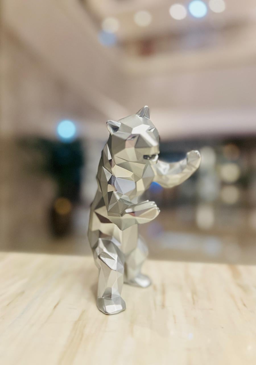 ORLINSKI - Orso in piedi, Argento opaco - Figurative Sculpture Marrone di Richard Orlinski