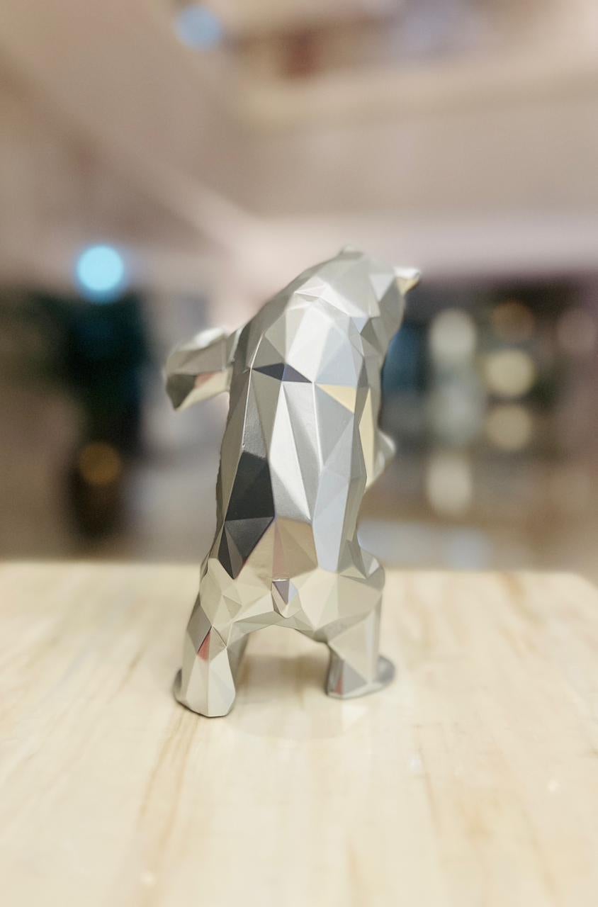 Orlinski (francese, nato nel 1966) è uno scultore le cui opere sono concepite intorno al concetto di 