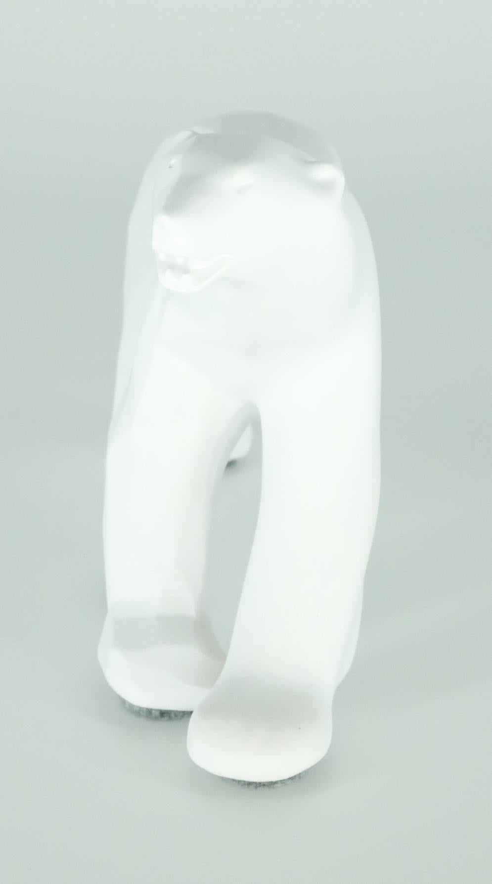 Ours Pompon  (édition blanche) - Sculpture dans sa boîte d'origine avec certificat d'artiste en vente 2