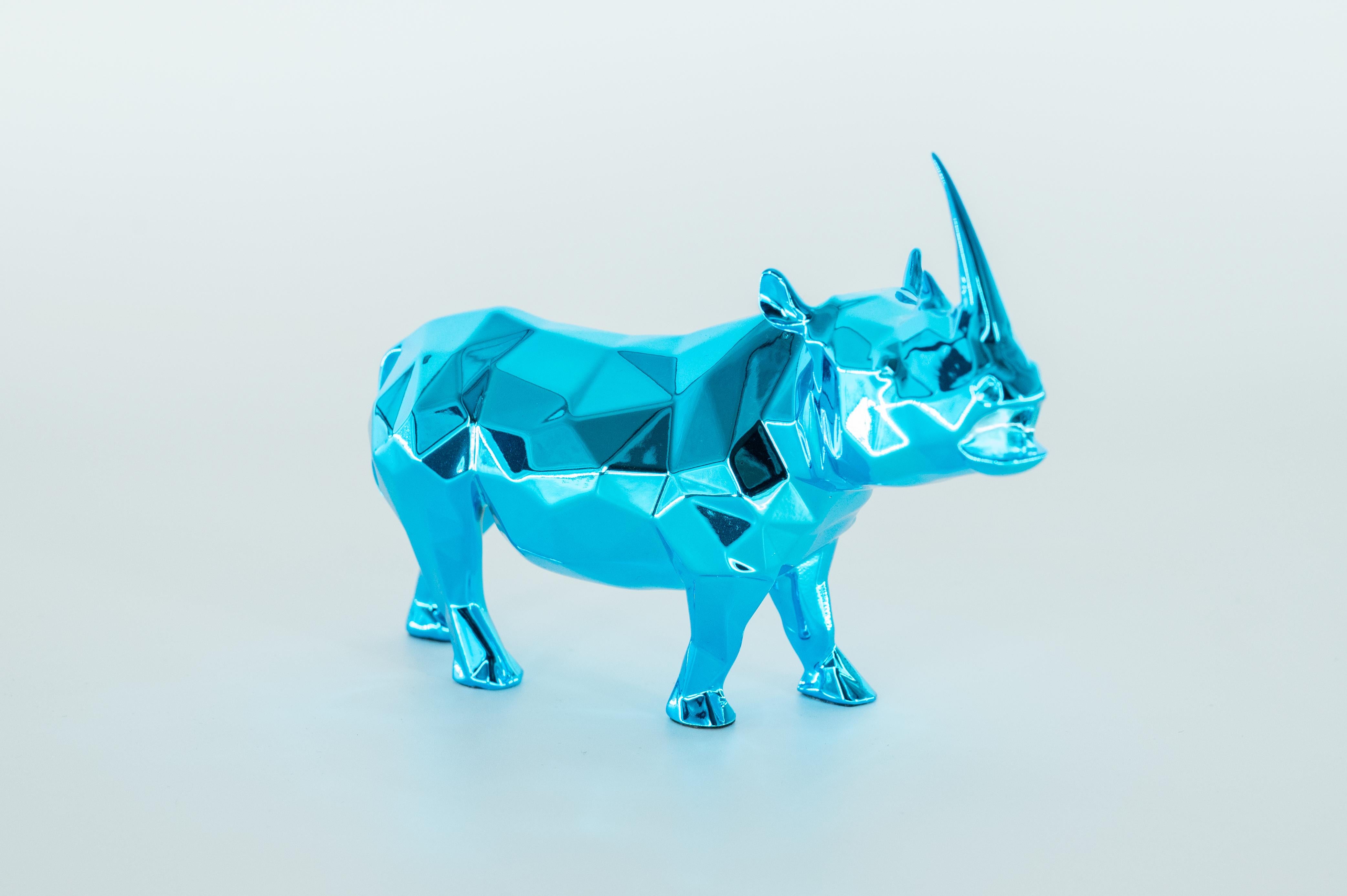 Rhino Spirit (Azur Edition) - Skulptur in Originalverpackung mit Künstlermantel im Angebot 6