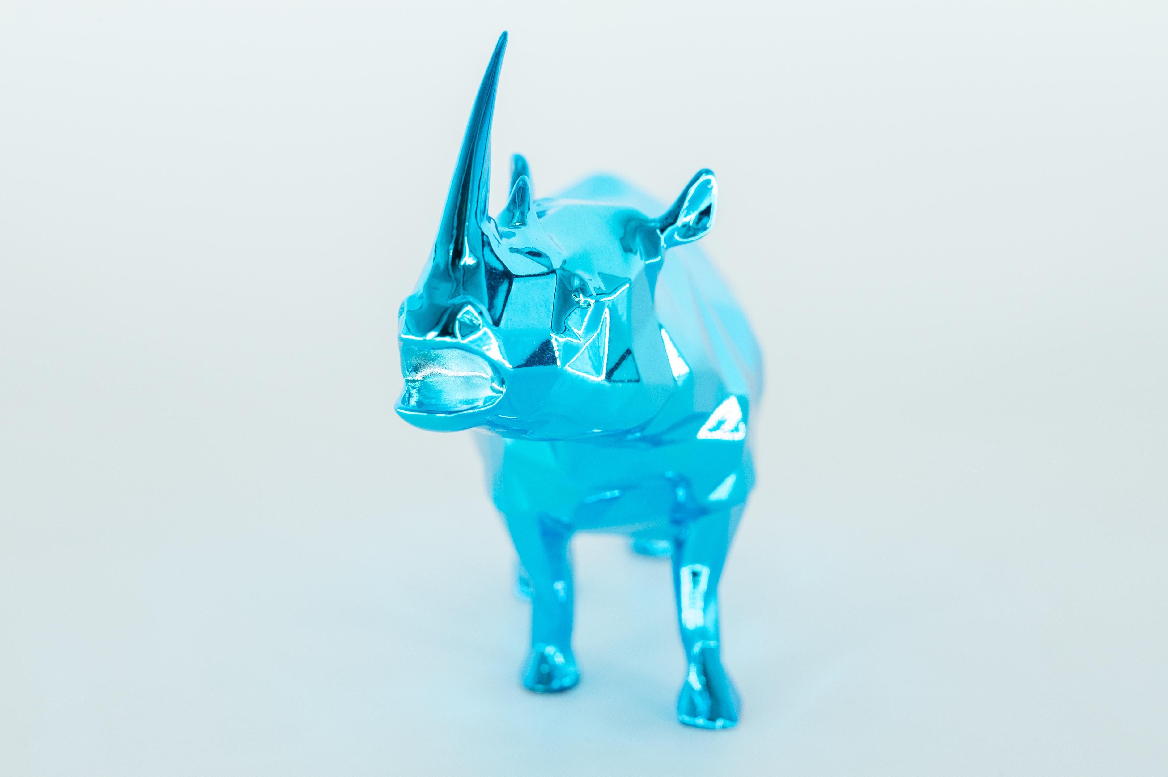 Rhino Spirit (Azur Edition) - Skulptur in Originalverpackung mit Künstlermantel im Angebot 1